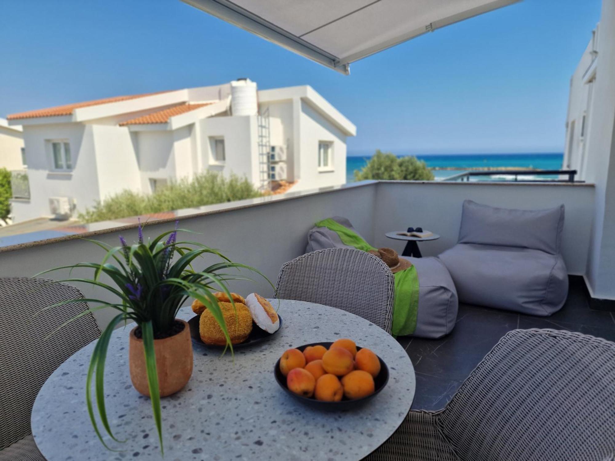 Apartment Sea Front Luxury