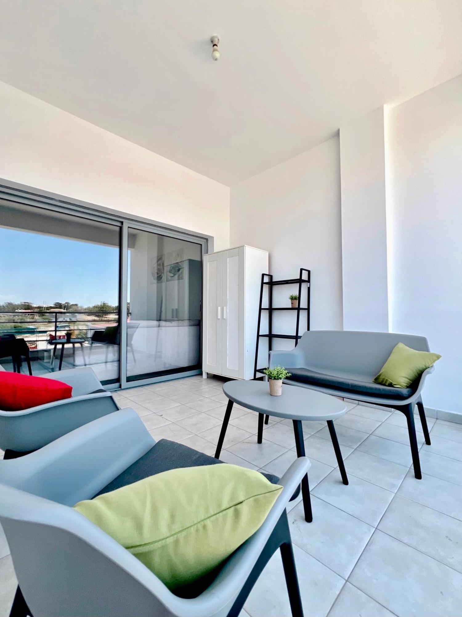 Apartment Mackenzie Lara 201