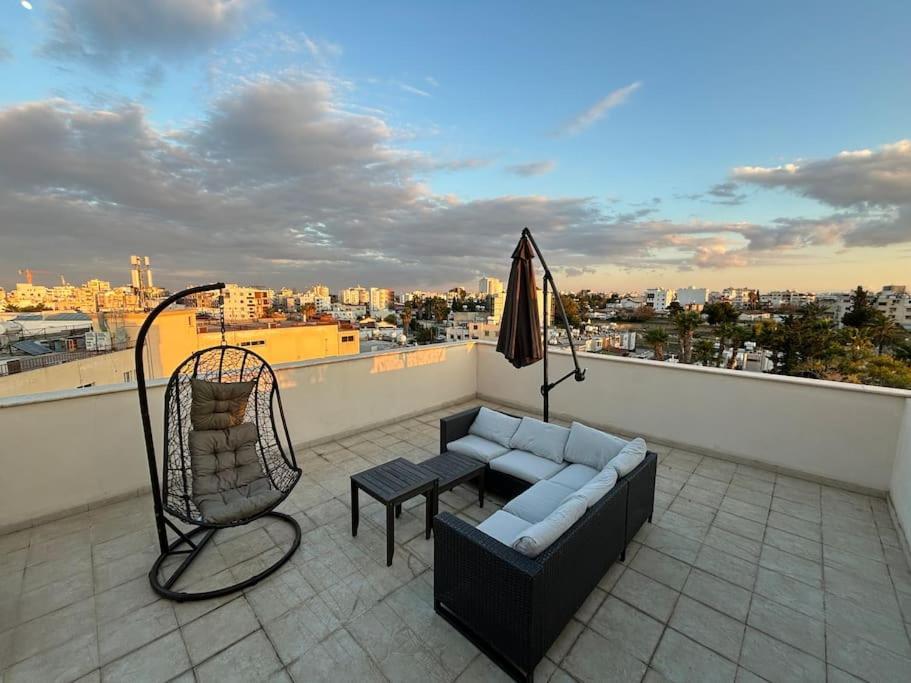 Palm View With Private Rooftop Apartment