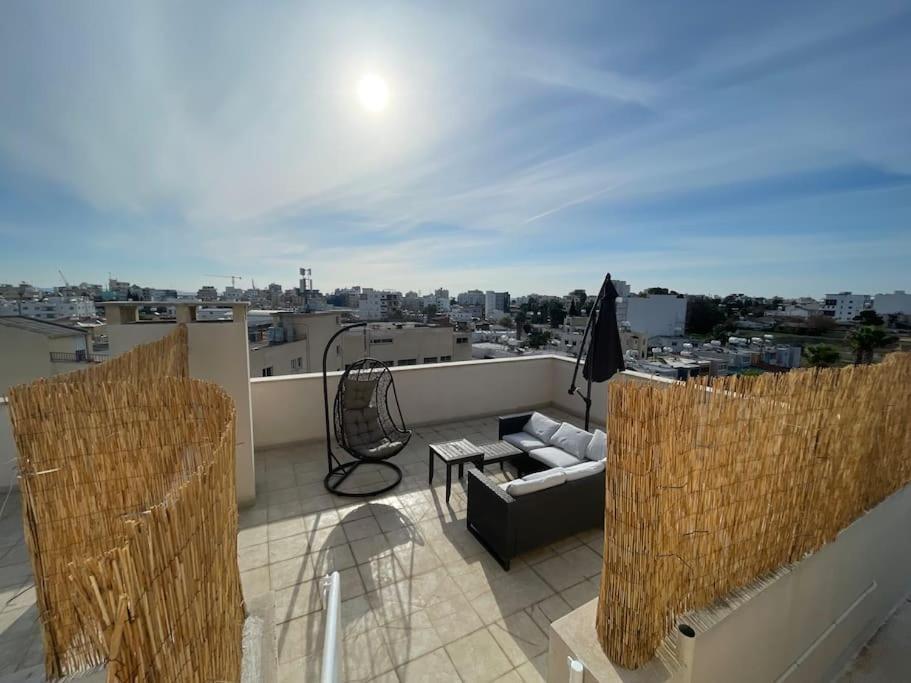 Palm View With Private Rooftop Apartment