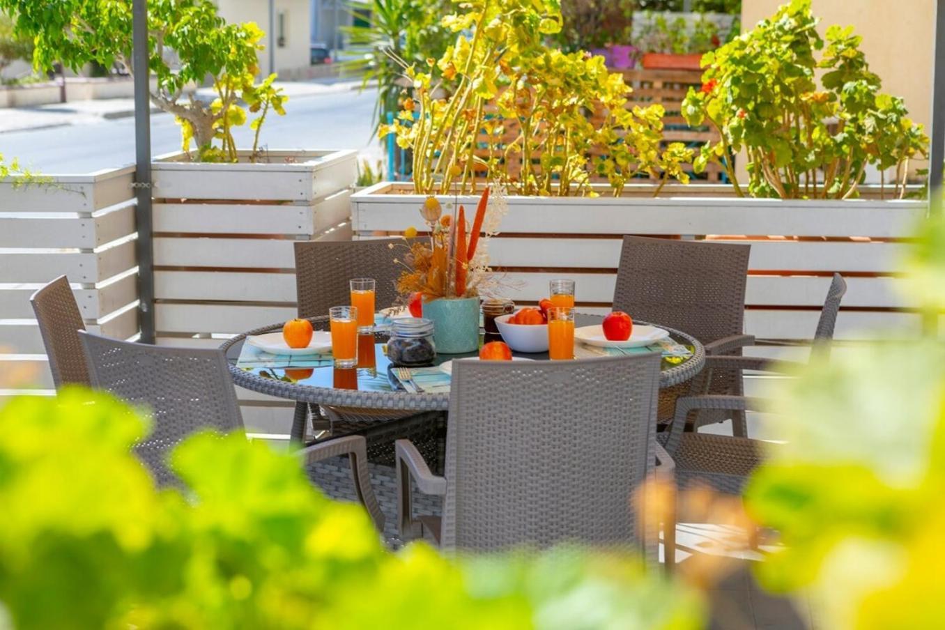 Apartment Atlantis 50m From Makenzy Seafront