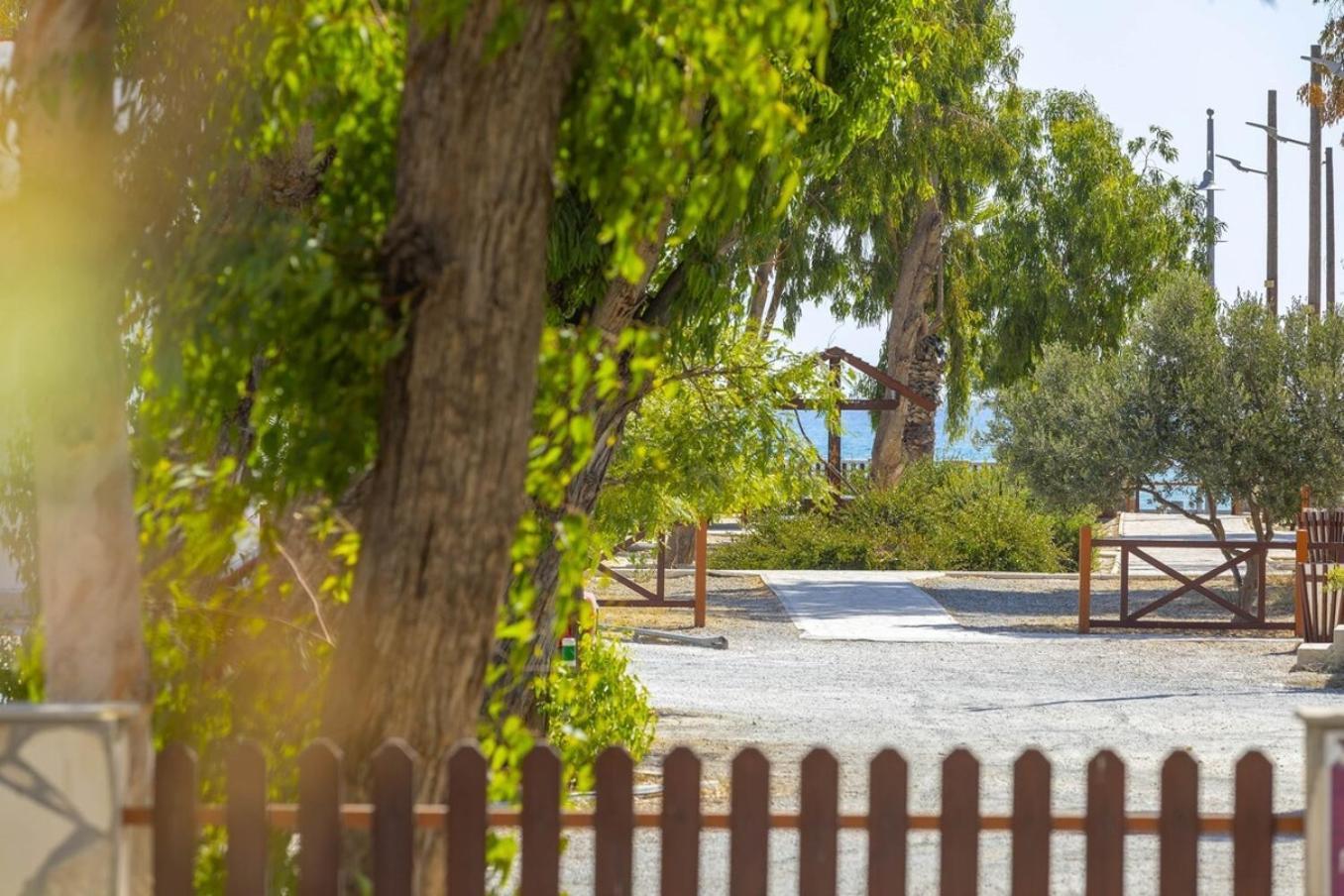Atlantis 50m From Makenzy Seafront Apartment Larnaka