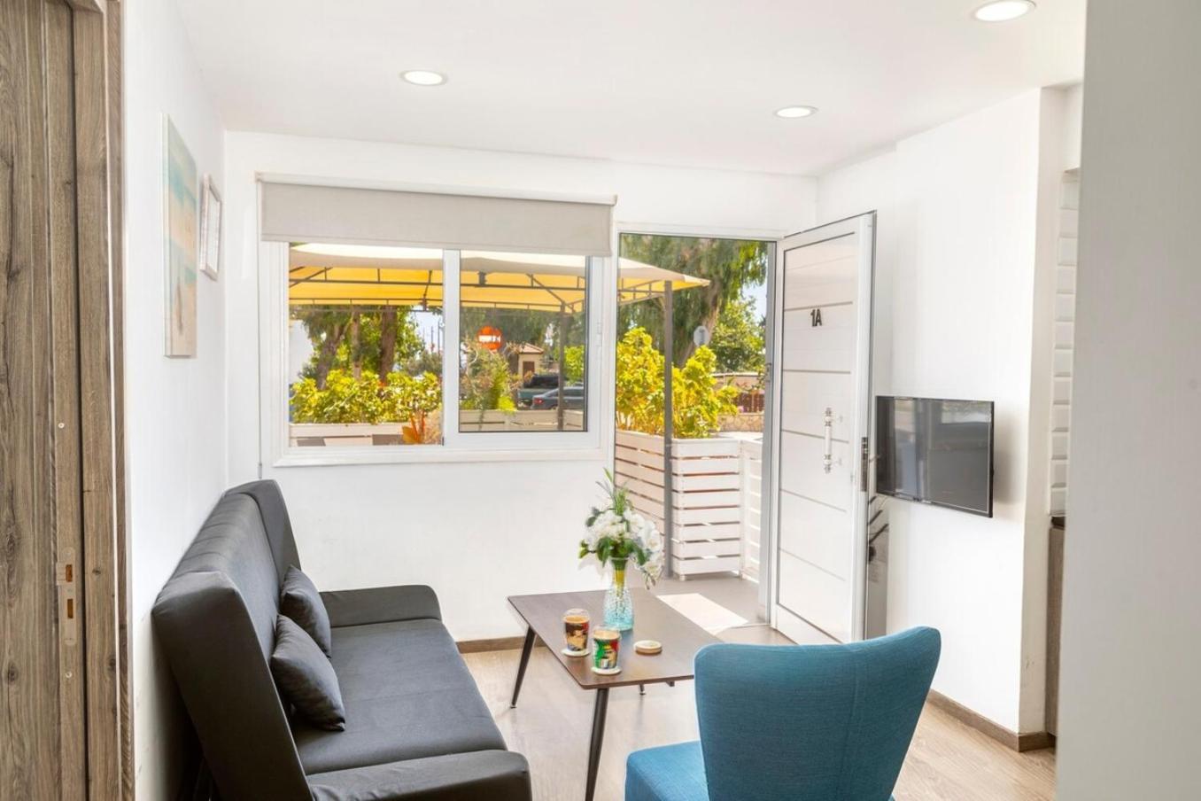 Apartment Atlantis 50m From Makenzy Seafront Larnaka