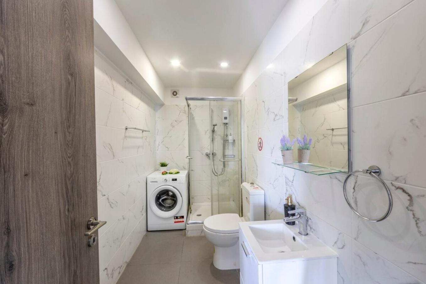 Atlantis 50m From Makenzy Seafront Apartment *