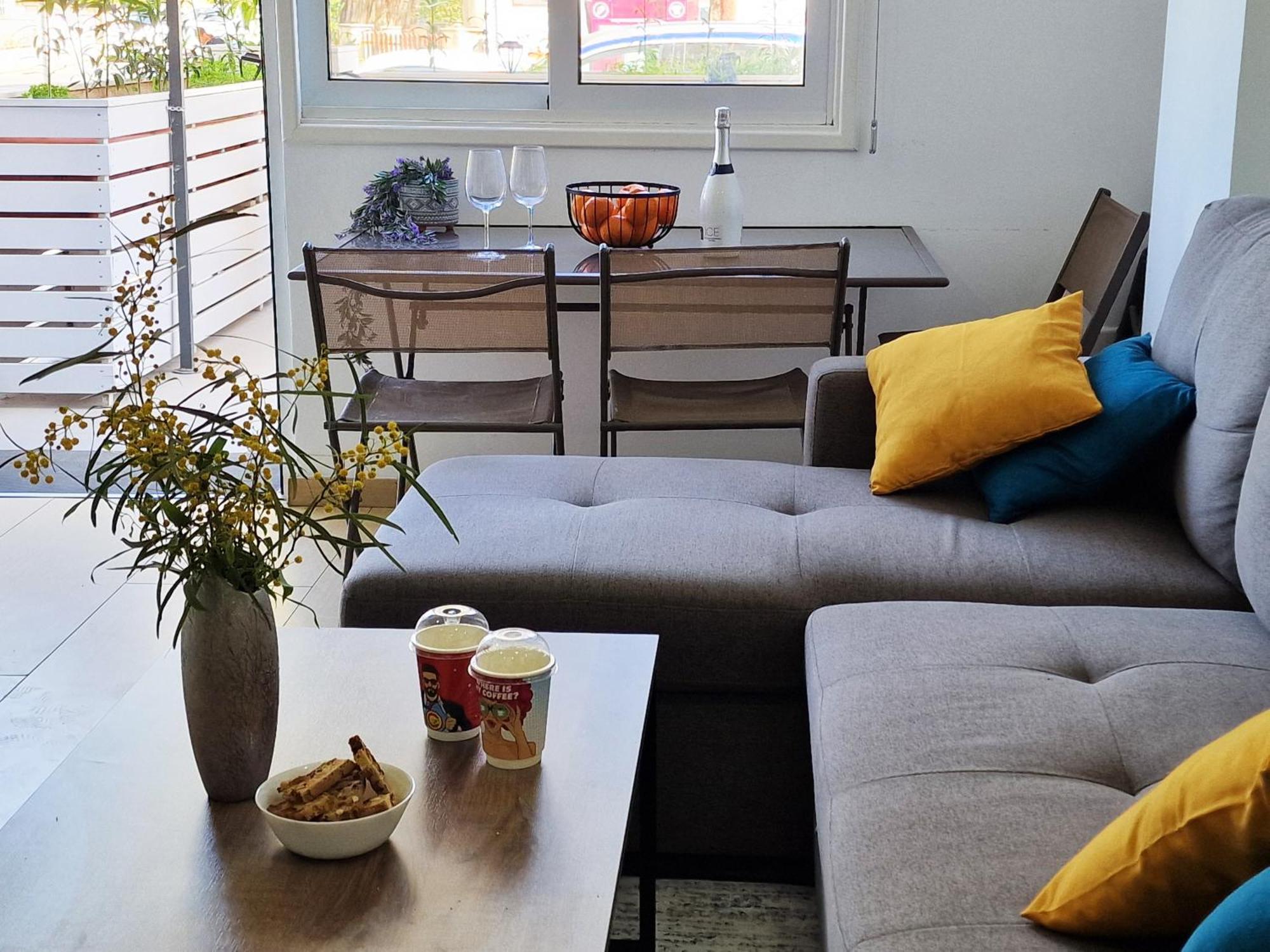 Atlantis 50m From Makenzy Seafront Apartment Larnaka