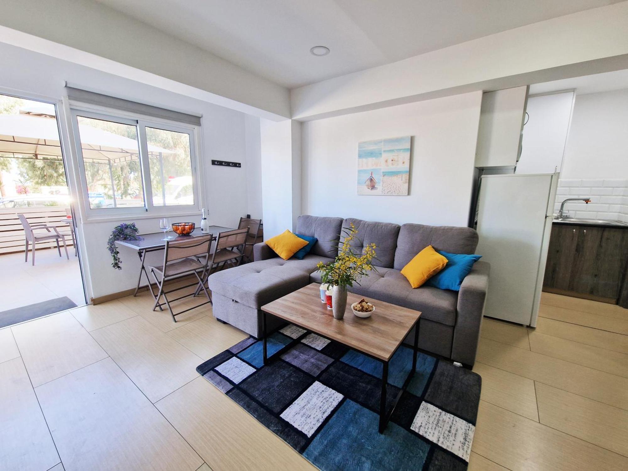 Atlantis 50m From Makenzy Seafront *