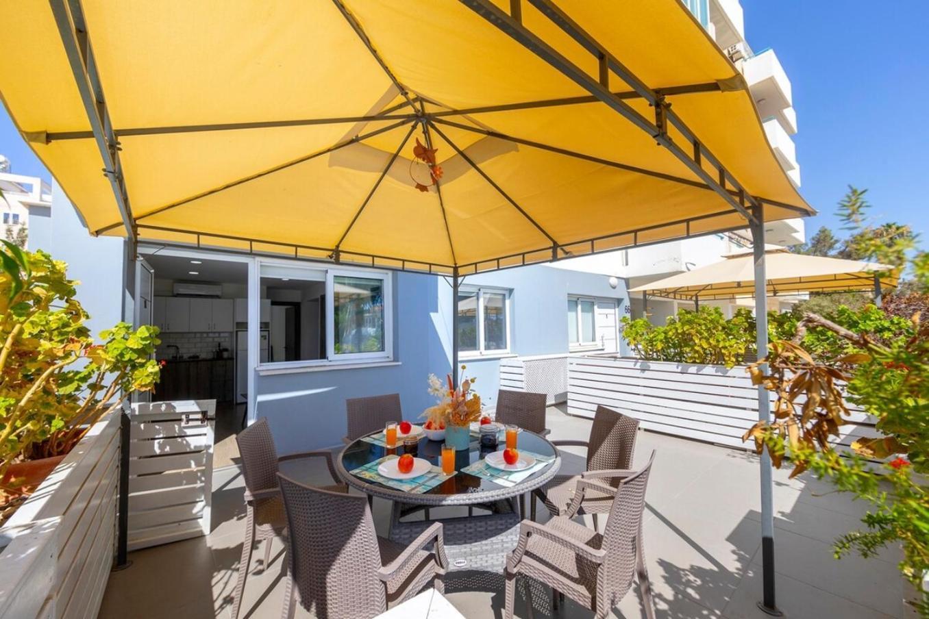 Atlantis 50m From Makenzy Seafront Larnaka