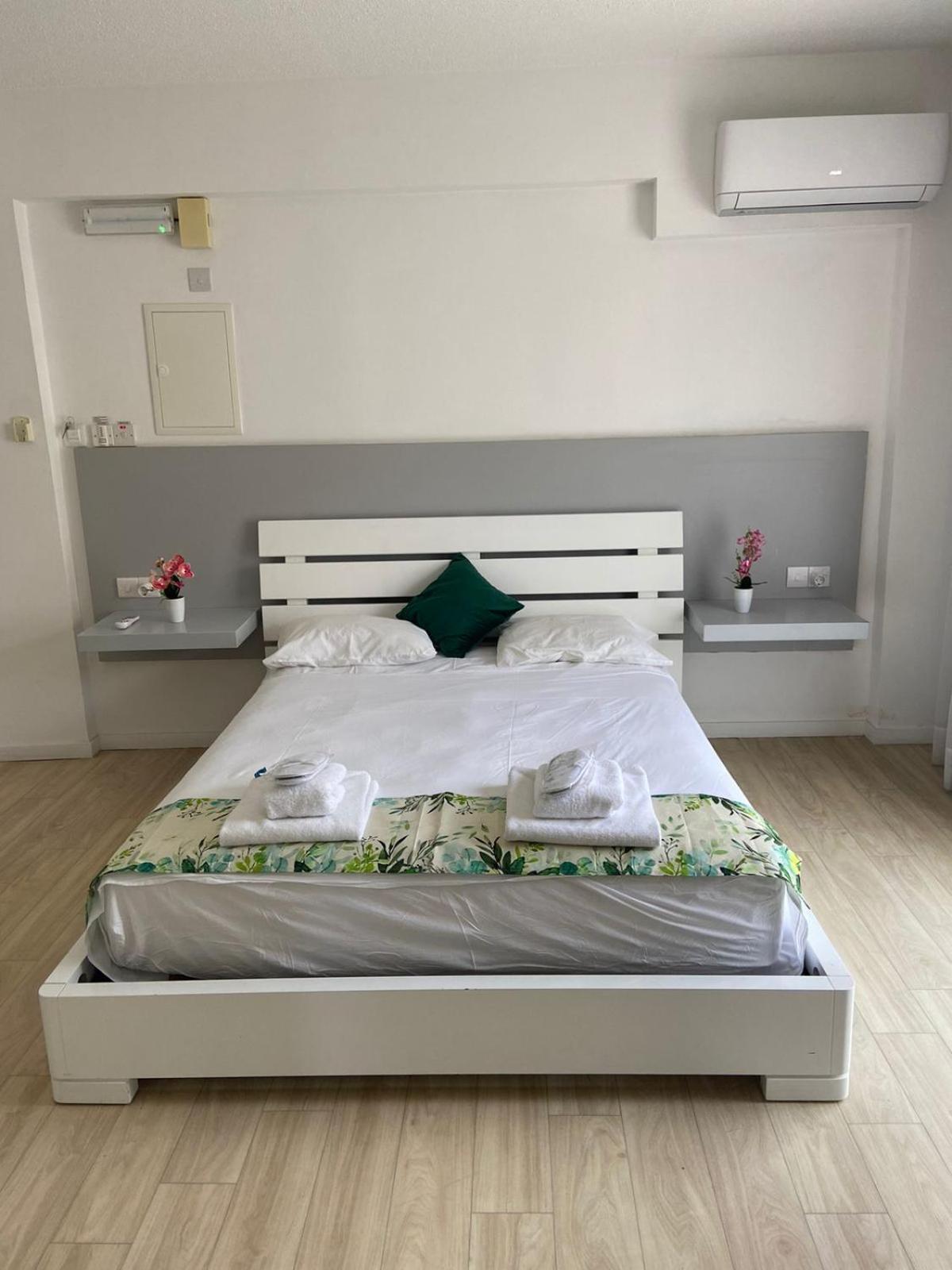 Finikoudes Apartment