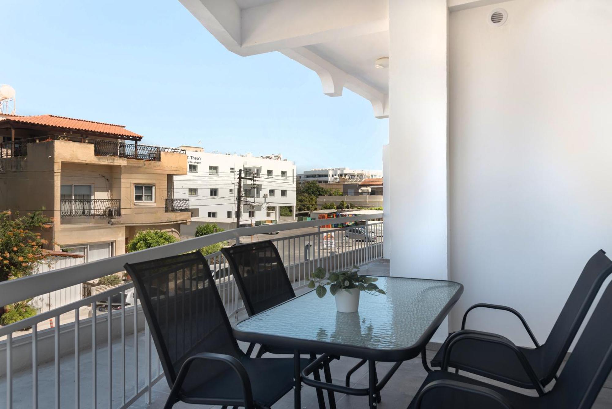 Phaedrus Living Breeze Residences Finesse *