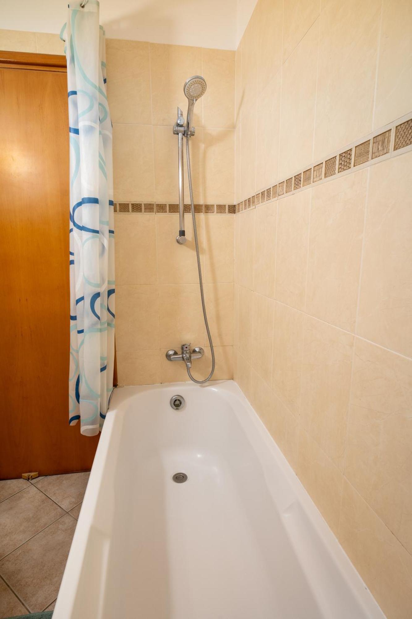 Captain's Flat * Lárnaca
