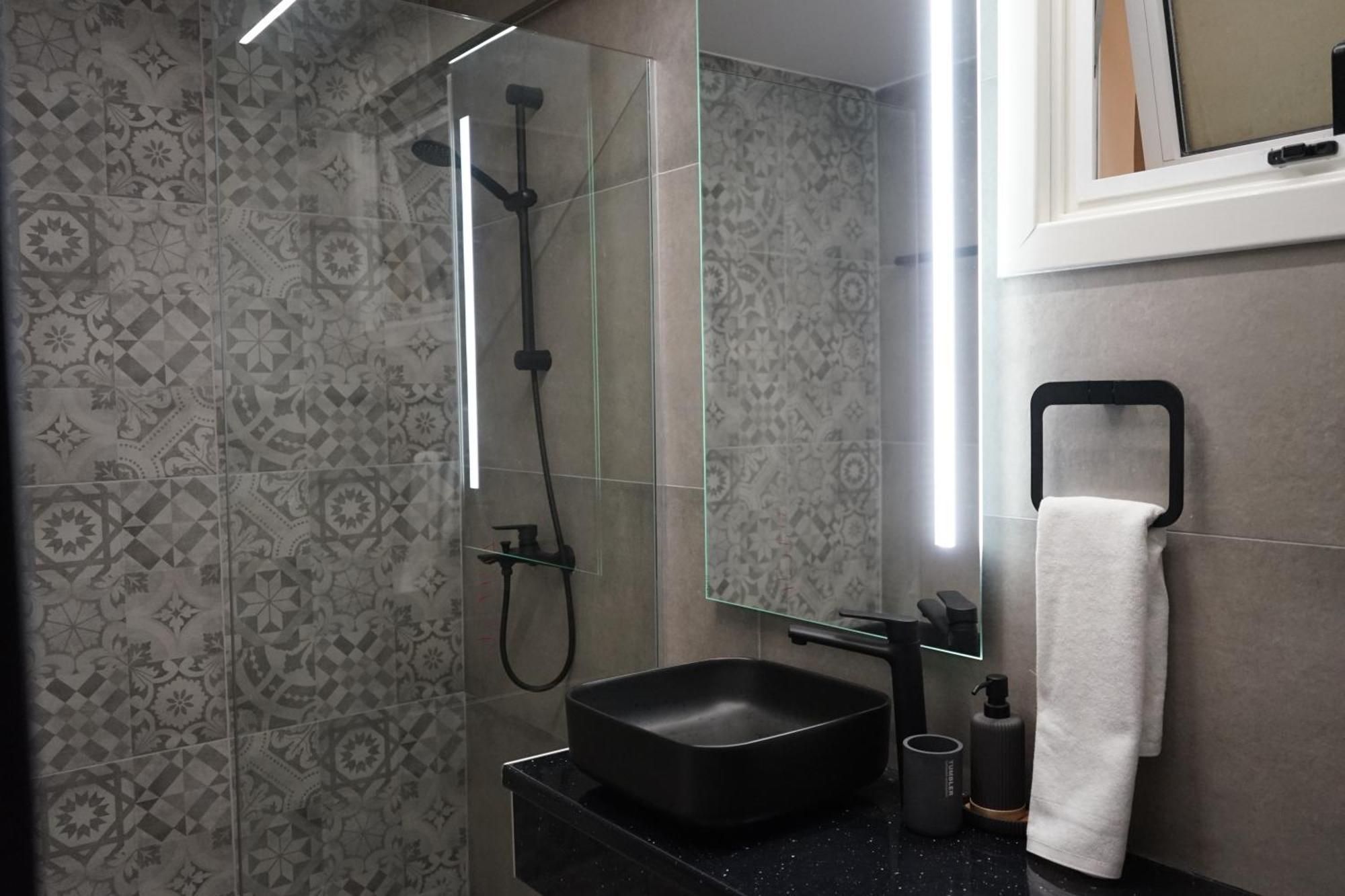Mackenzie Boutique With Pool Apartment *