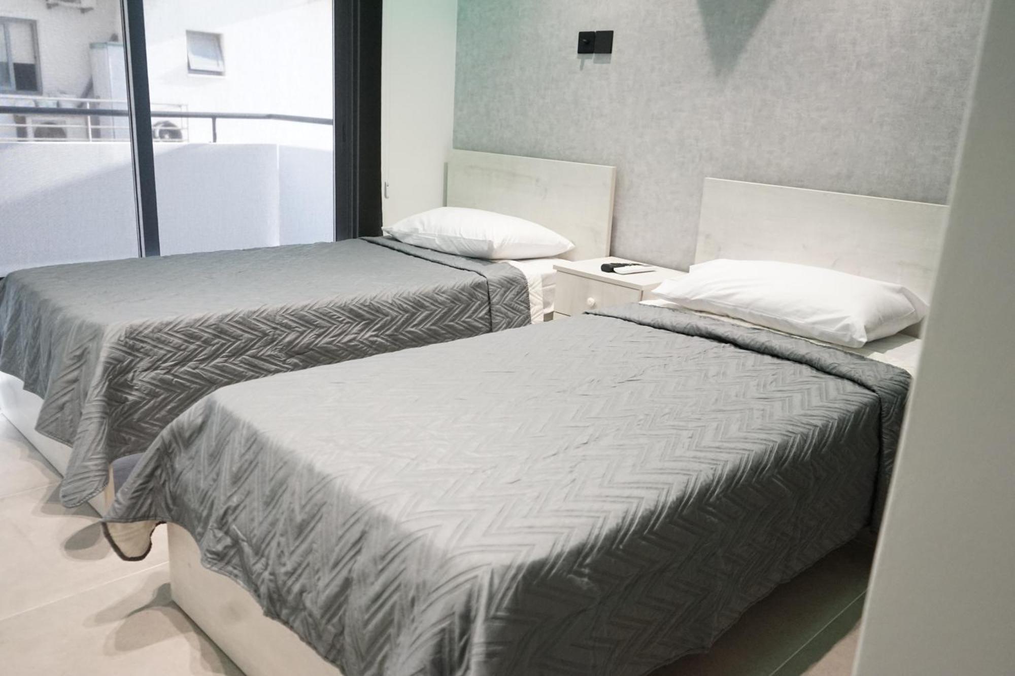Mackenzie Boutique With Pool Apartment *
