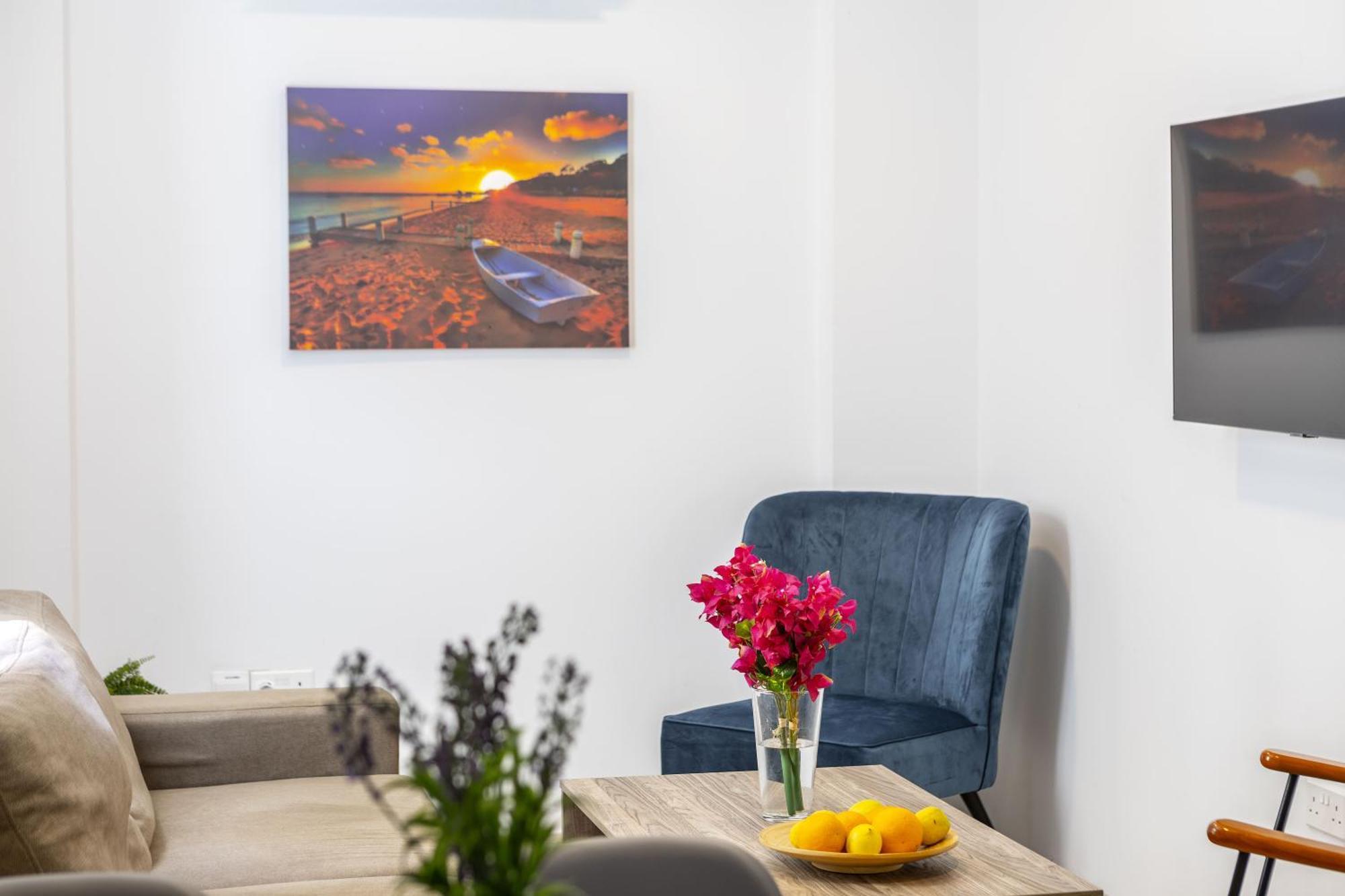 C-premium Apts 100m From And Centre Căn hộ Larnaca