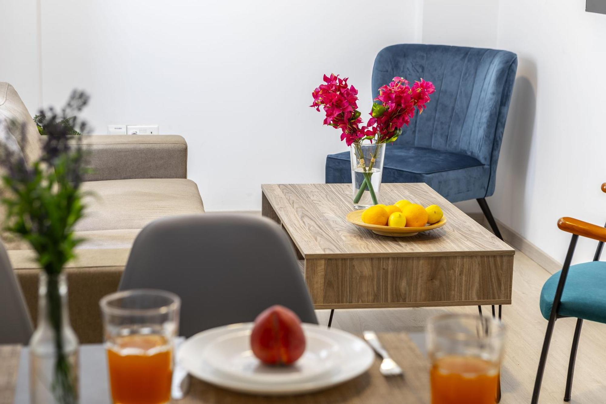 C-premium Apts 100m From And Centre Larnaca