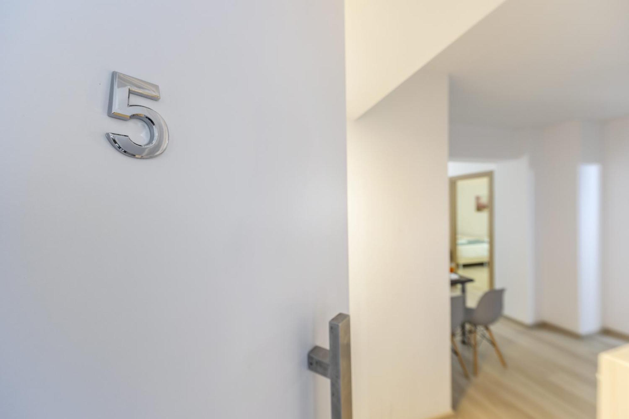 C-premium Apts 100m From And Centre Căn hộ *
