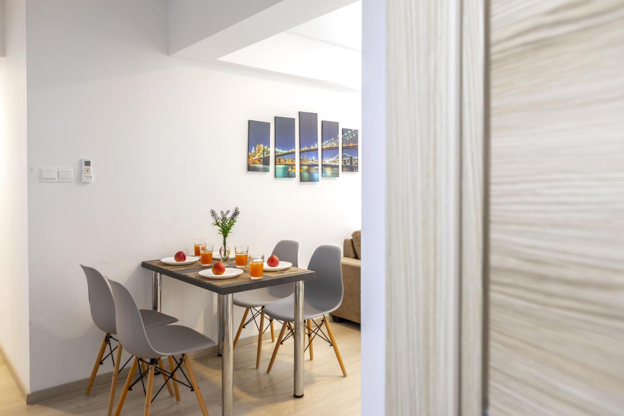 Căn hộ C-premium Apts 100m From And Centre