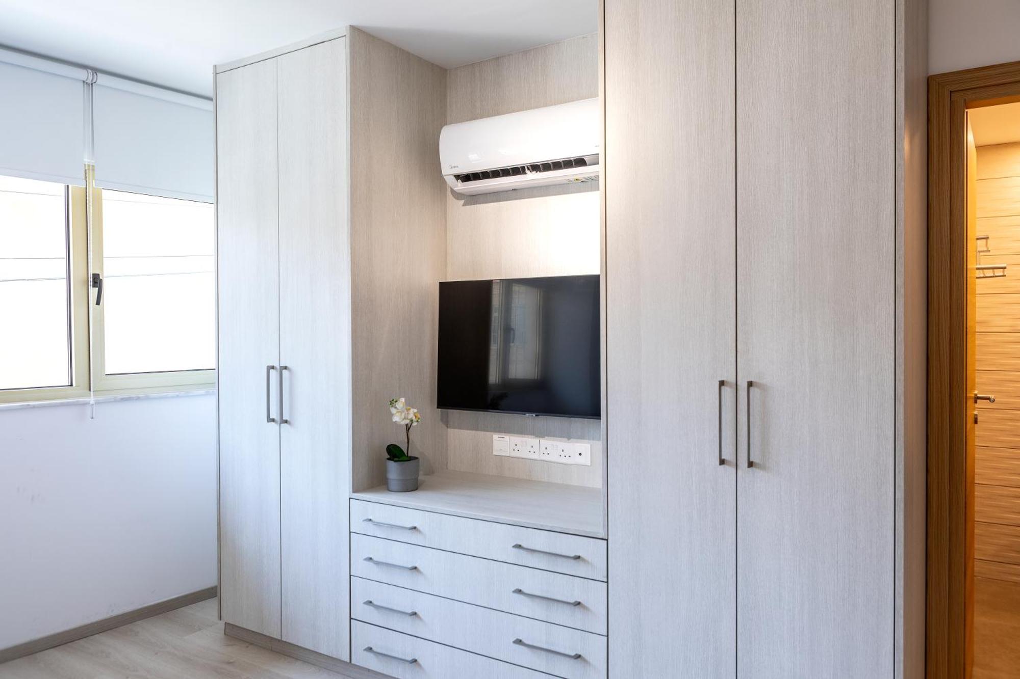 C-premium Apts 100m From And Centre Larnaca