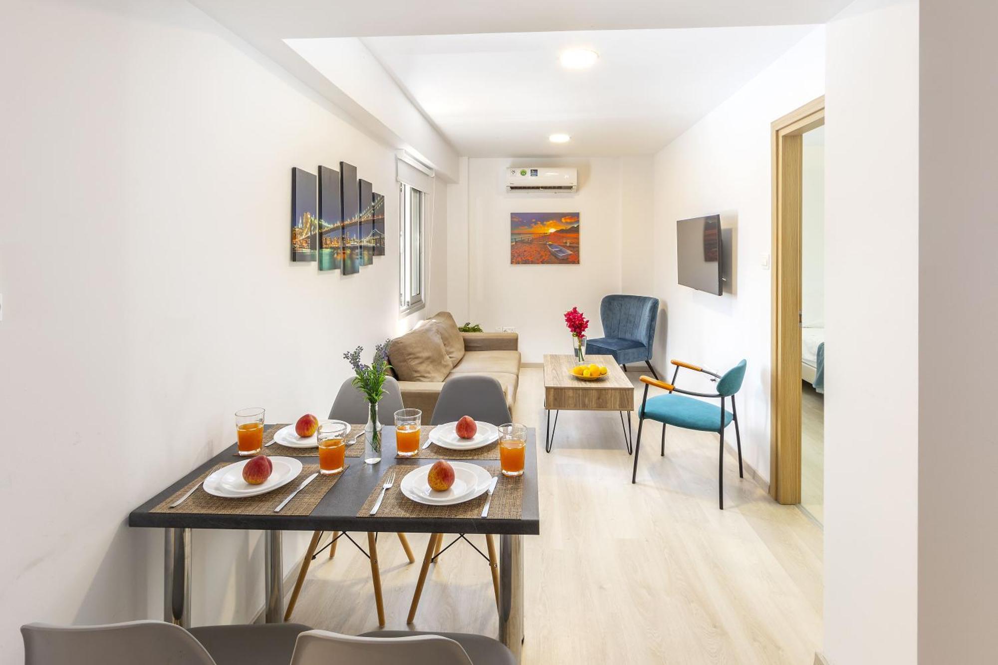 C-premium Apts 100m From And Centre * Larnaca