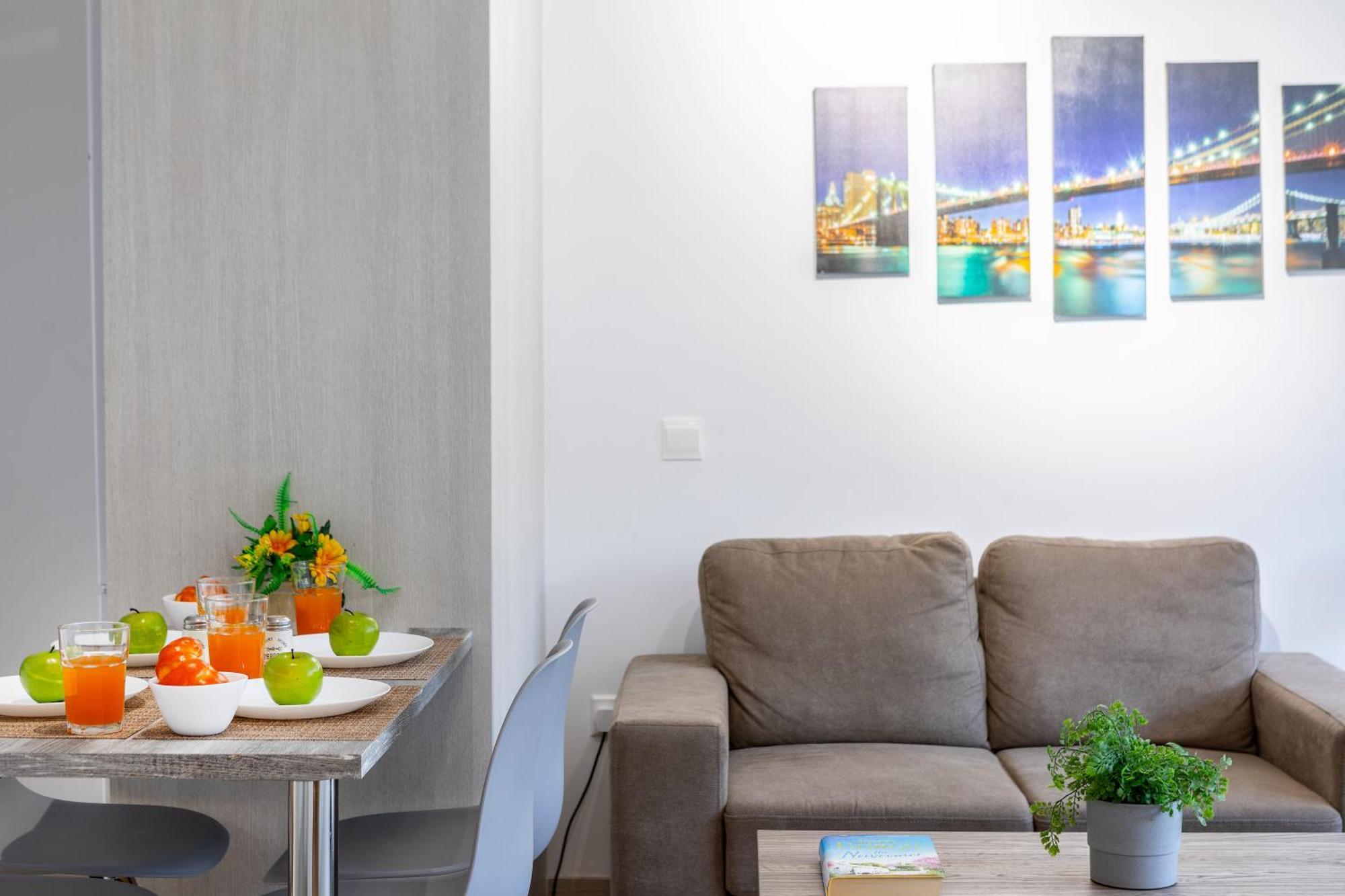 C-premium Apts 100m From And Centre * Larnaca