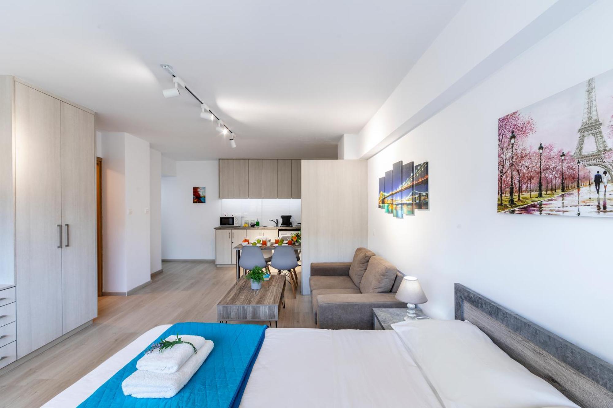 C-premium Apts 100m From And Centre Căn hộ