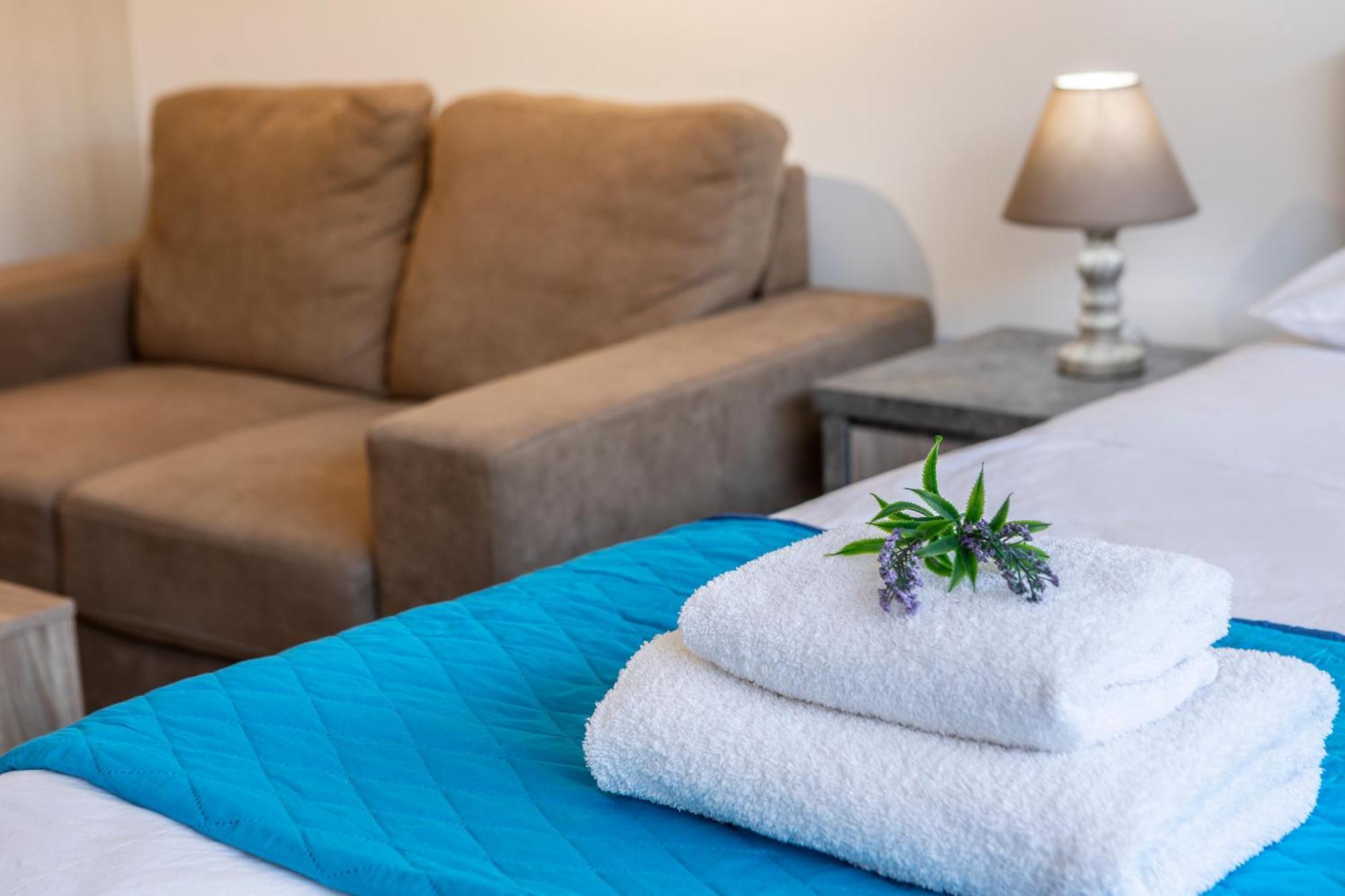 C-premium Apts 100m From And Centre Căn hộ Larnaca