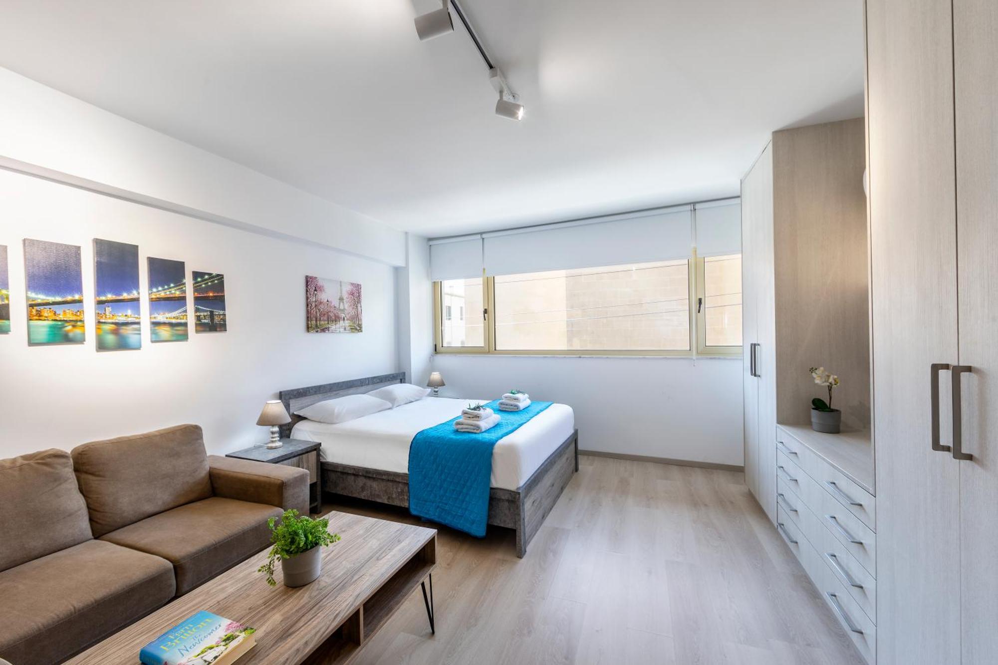 C-premium Apts 100m From And Centre *