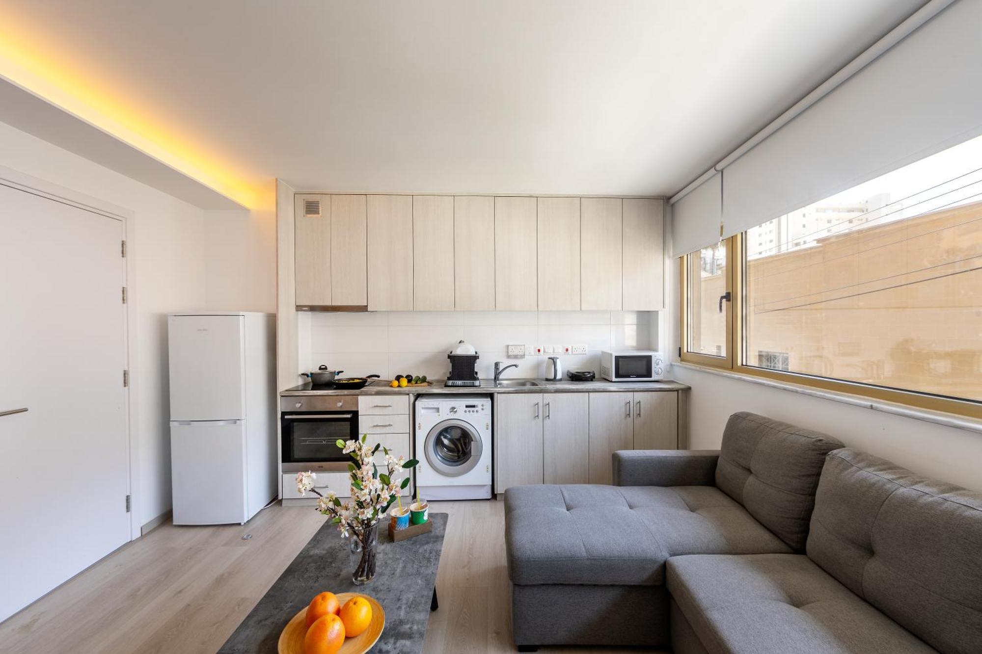 Căn hộ C-premium Apts 100m From And Centre Larnaca