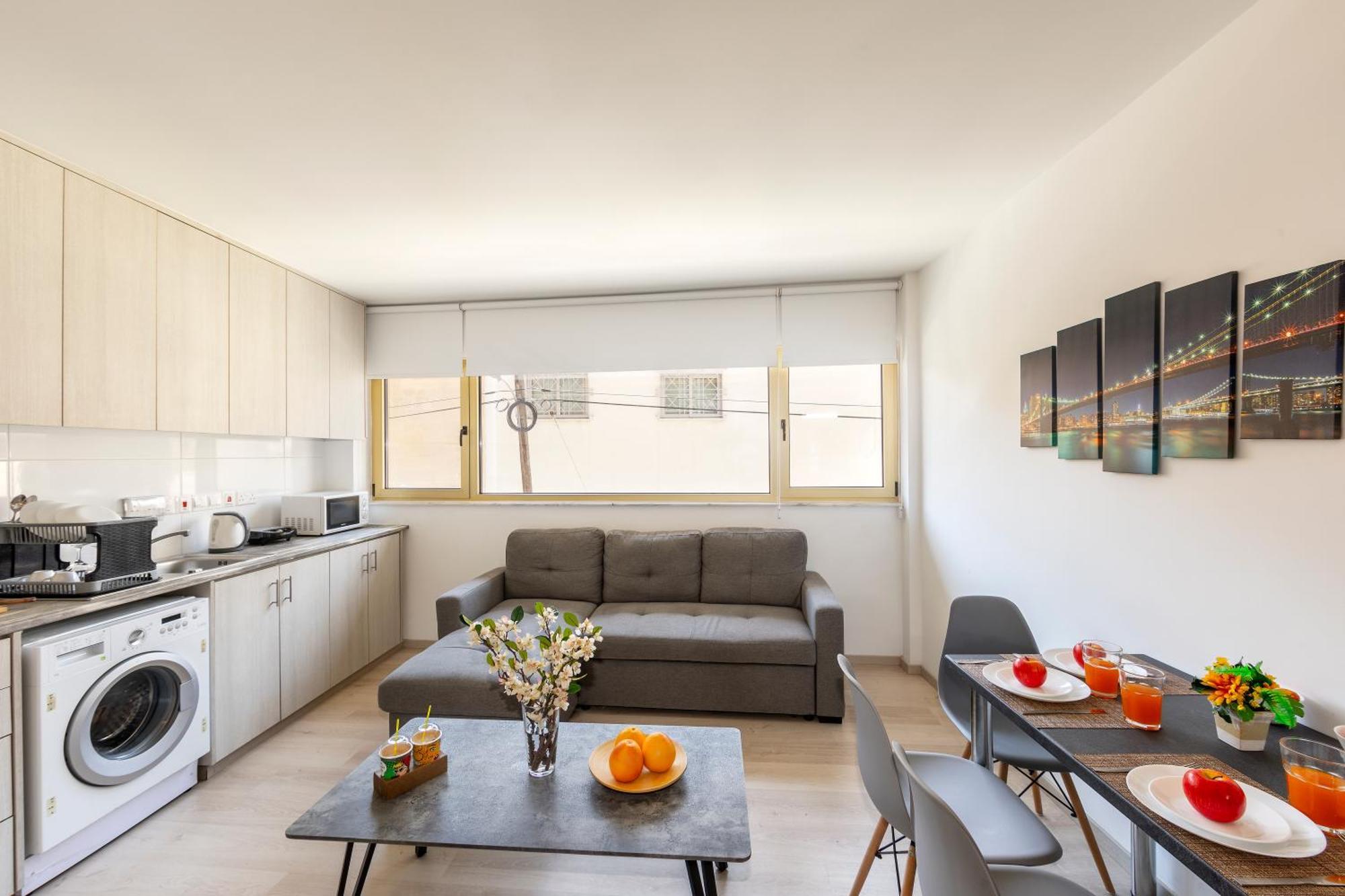 C-premium Apts 100m From And Centre Larnaca