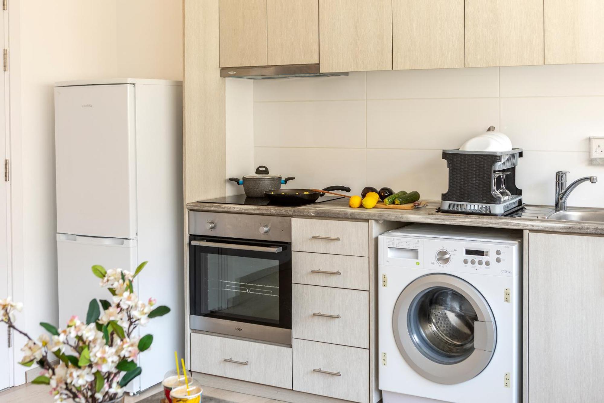 C-premium Apts 100m From And Centre Căn hộ Larnaca