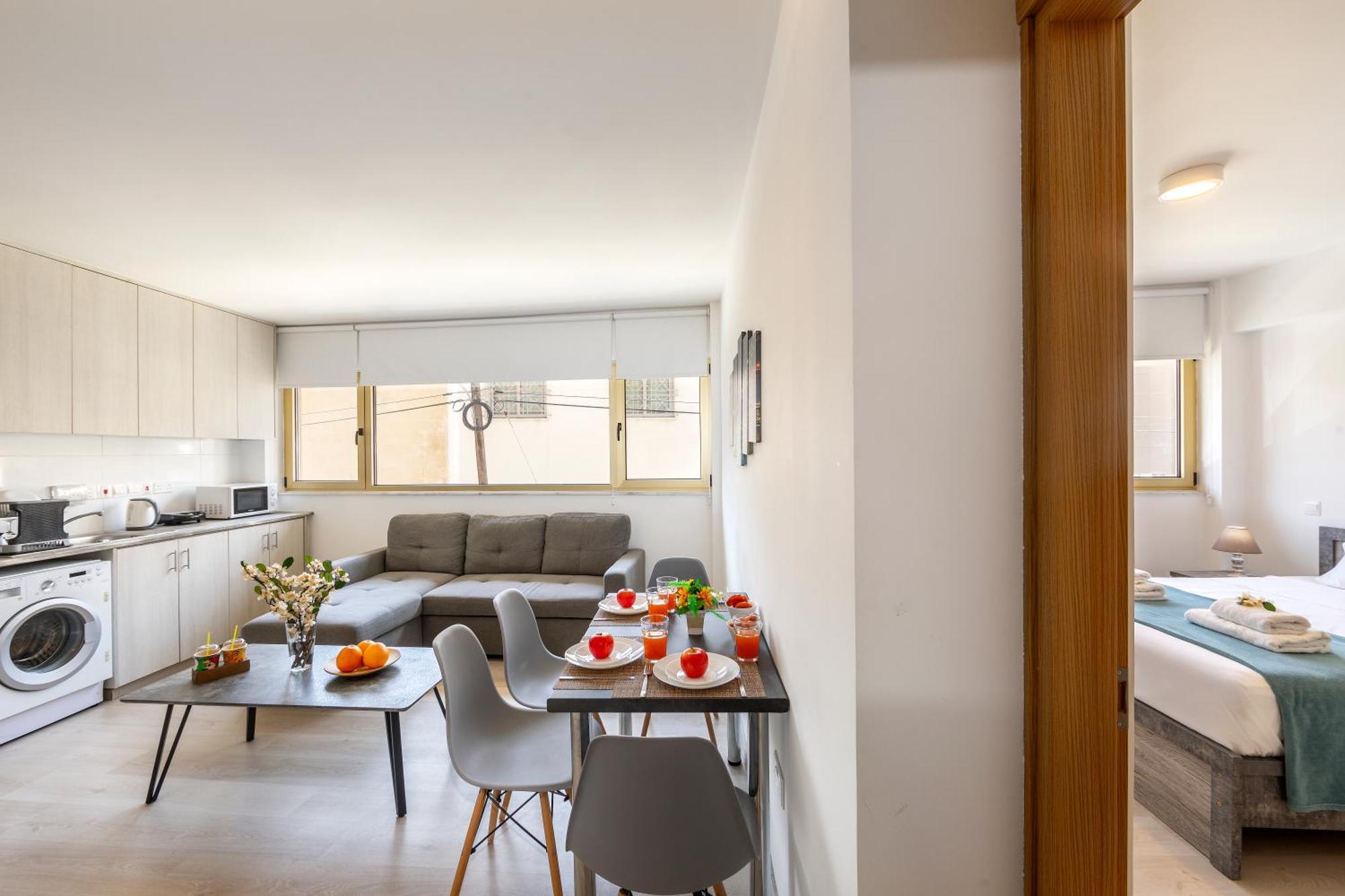 Căn hộ C-premium Apts 100m From And Centre