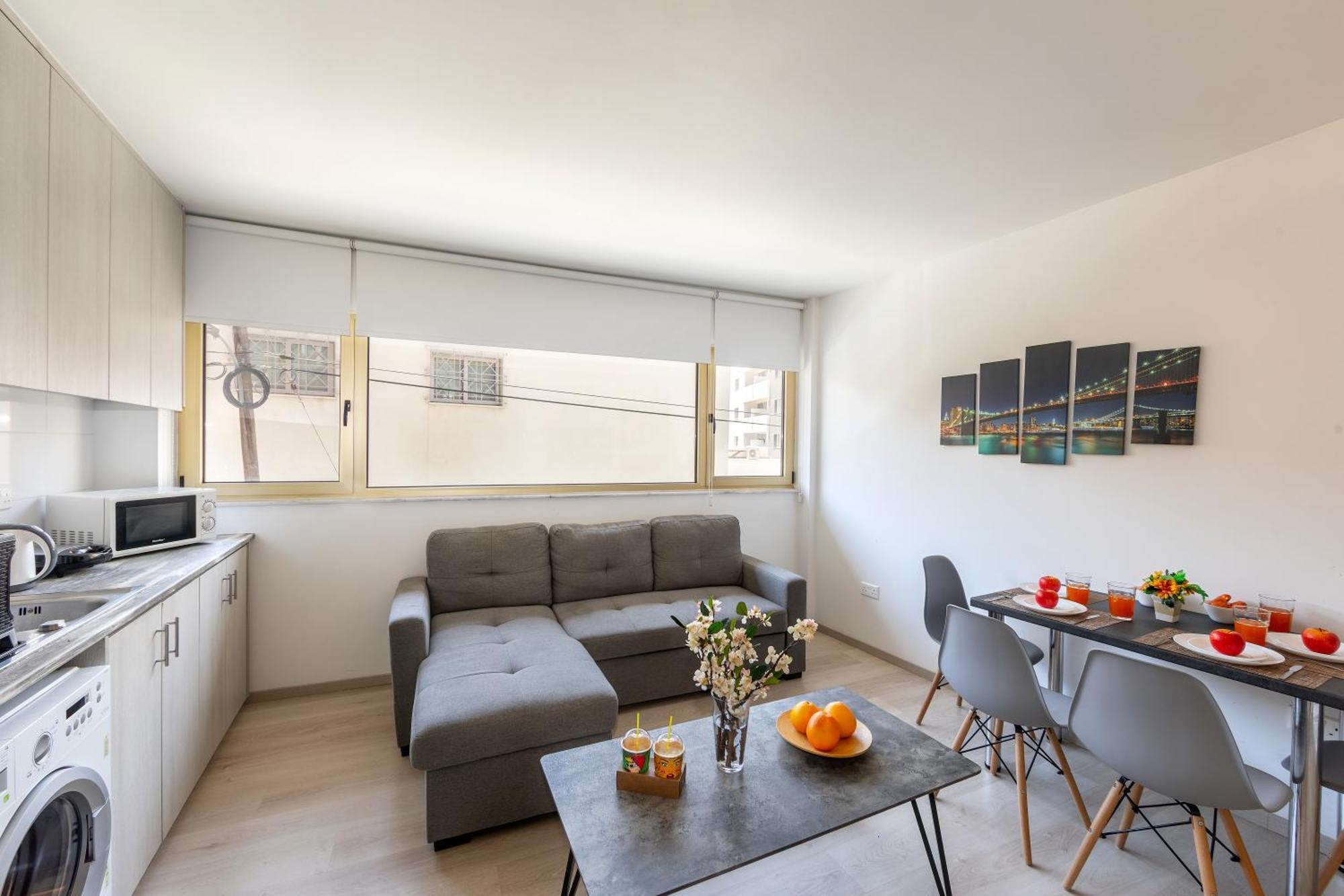 Căn hộ C-premium Apts 100m From And Centre
