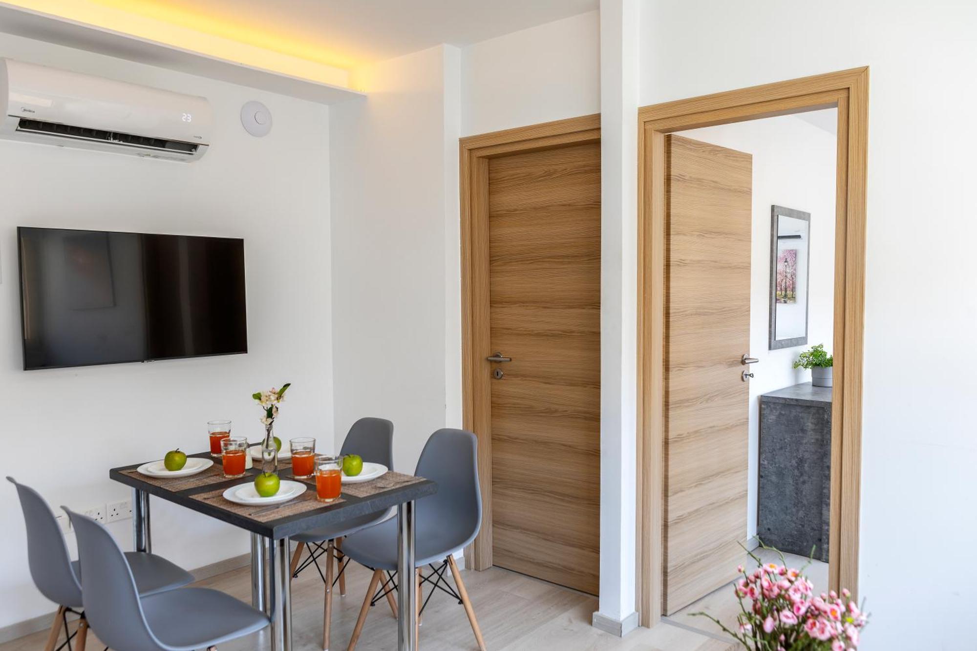 Căn hộ C-premium Apts 100m From And Centre *