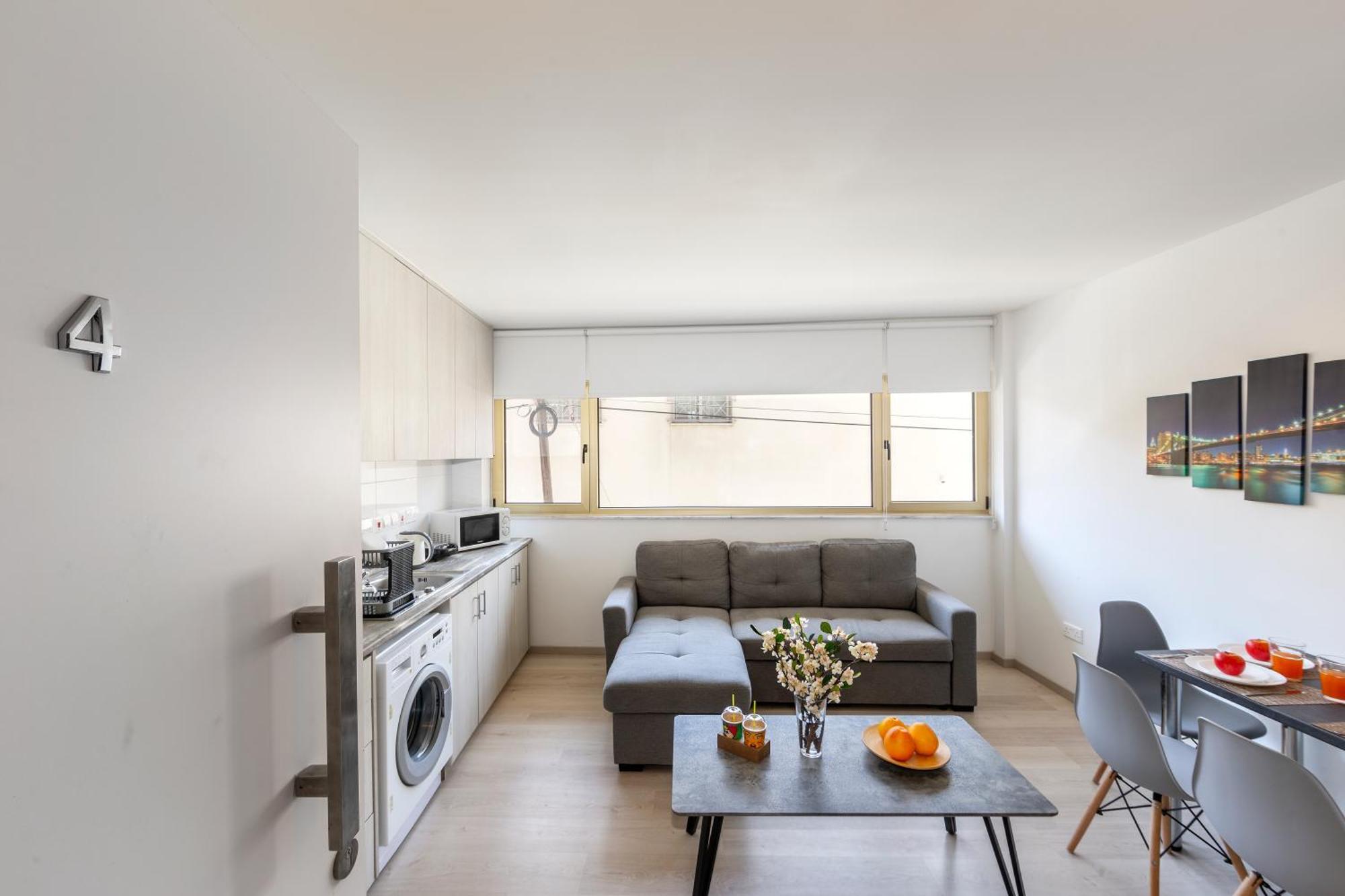 C-premium Apts 100m From And Centre Larnaca