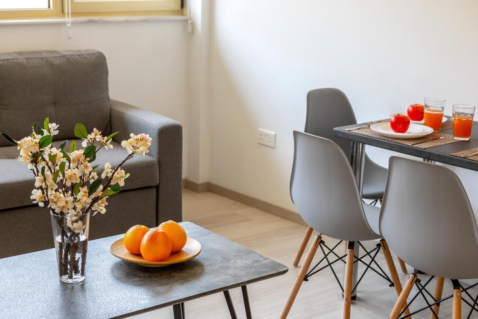 C-premium Apts 100m From And Centre * Larnaca