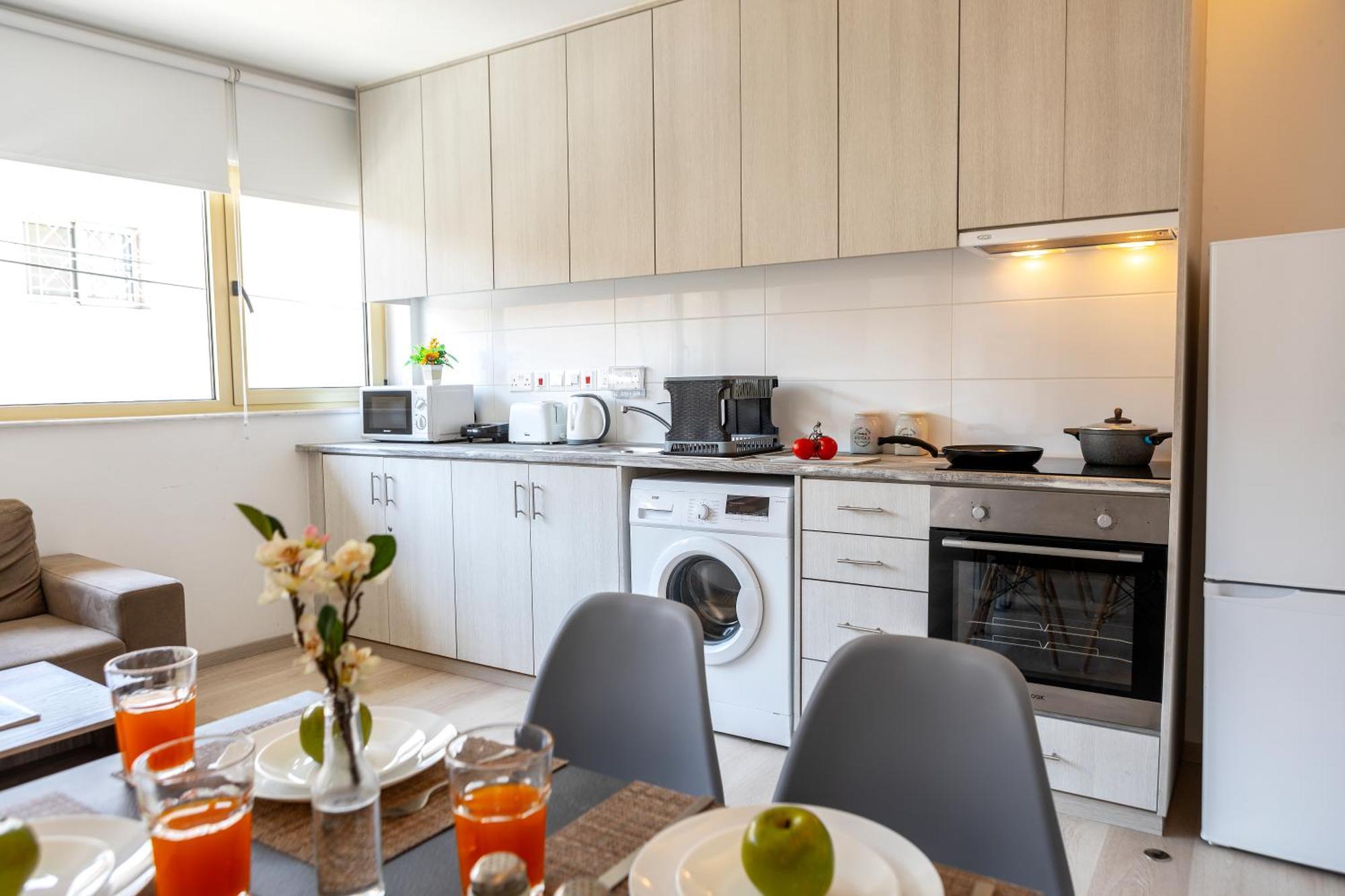 C-premium Apts 100m From And Centre Căn hộ Larnaca