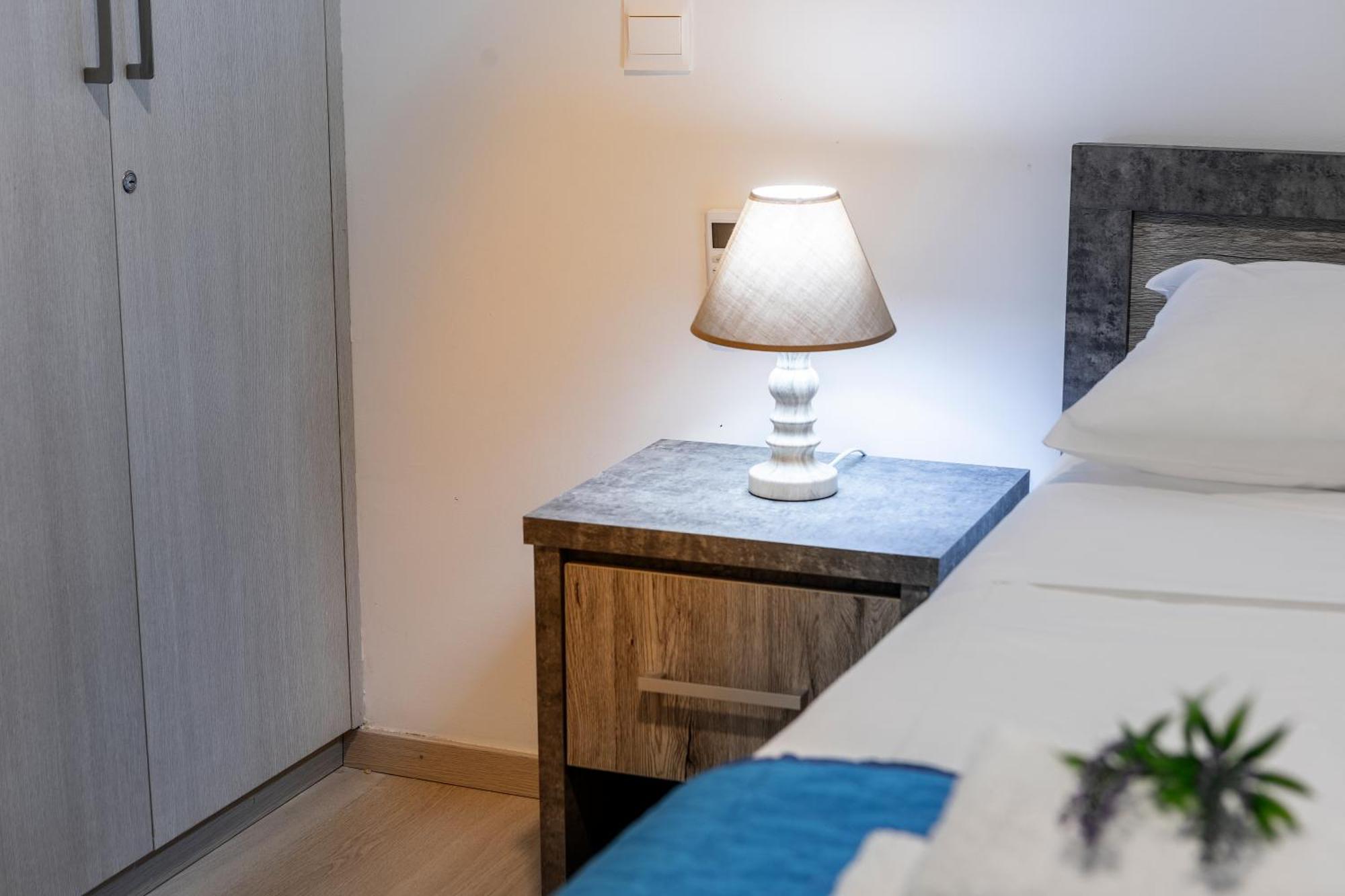 C-premium Apts 100m From And Centre * Larnaca