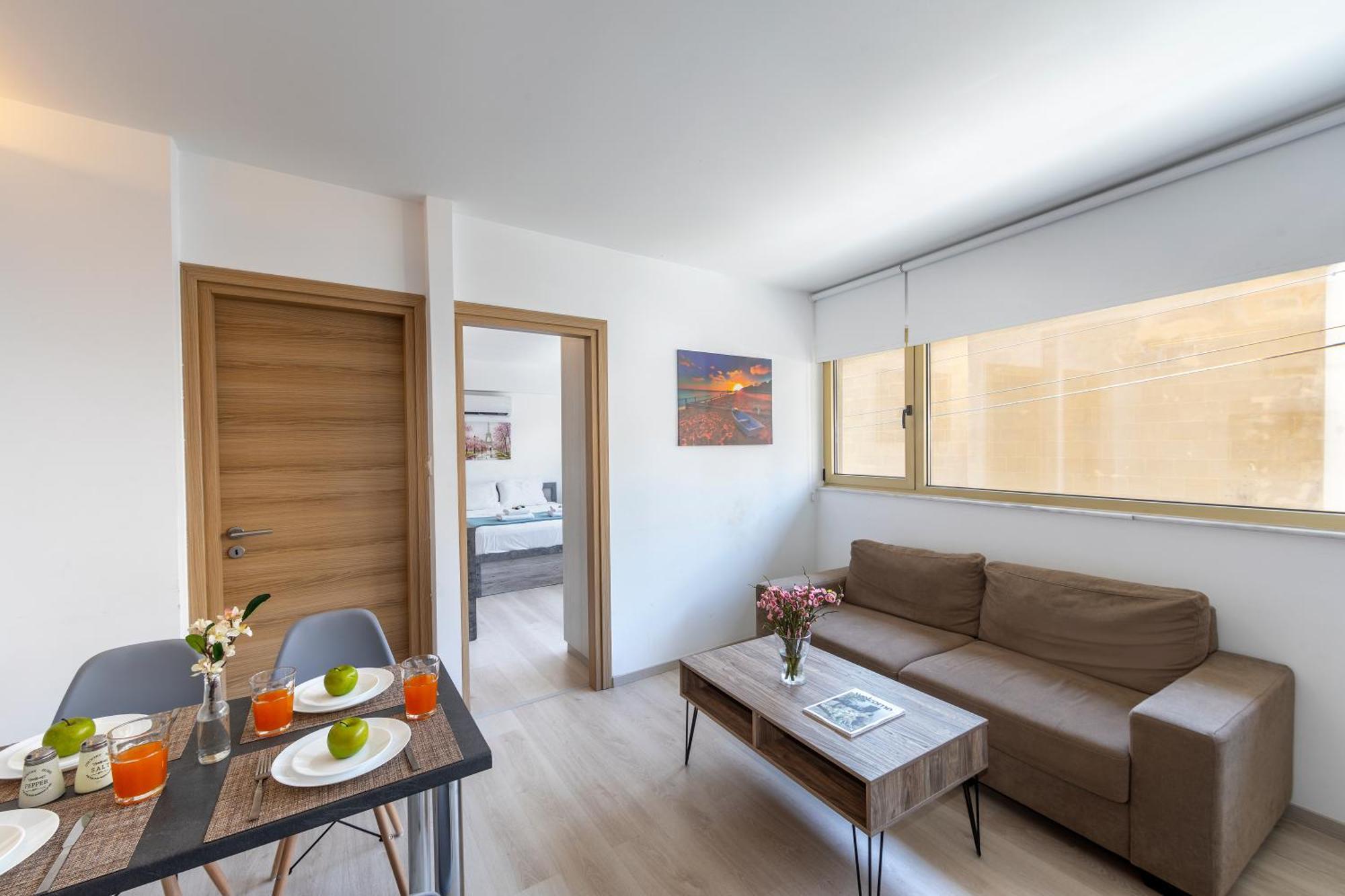 C-premium Apts 100m From And Centre * Larnaca