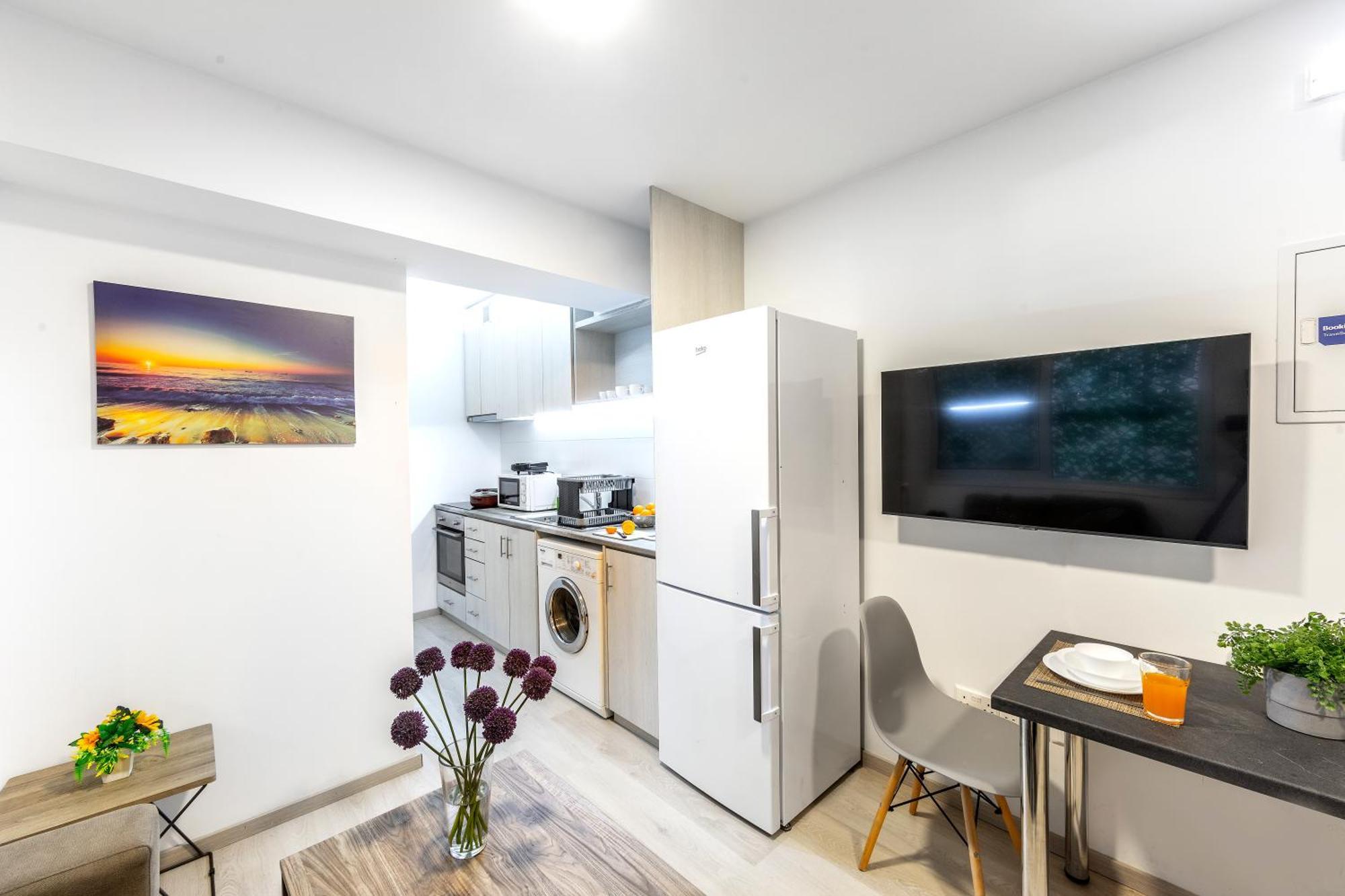 C-premium Apts 100m From And Centre Căn hộ *