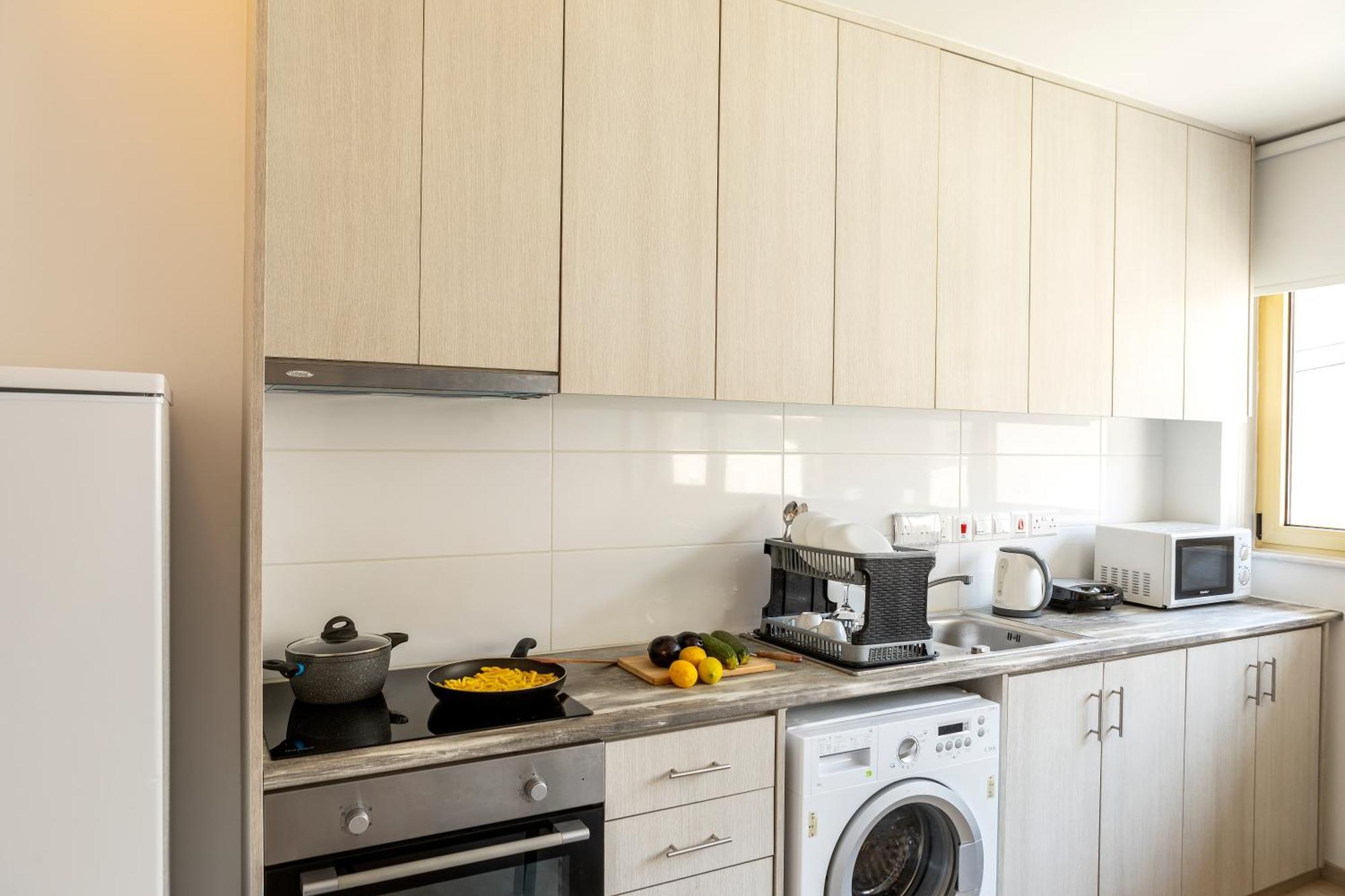 C-premium Apts 100m From And Centre *