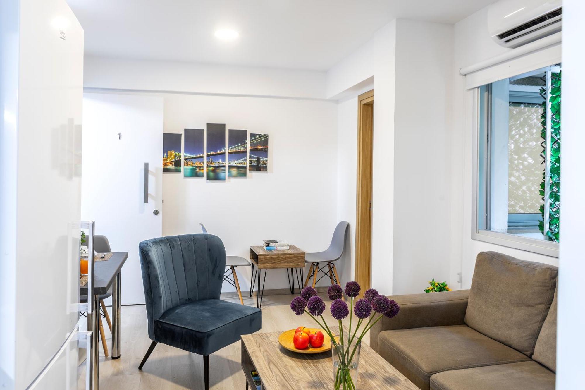 Căn hộ C-premium Apts 100m From And Centre