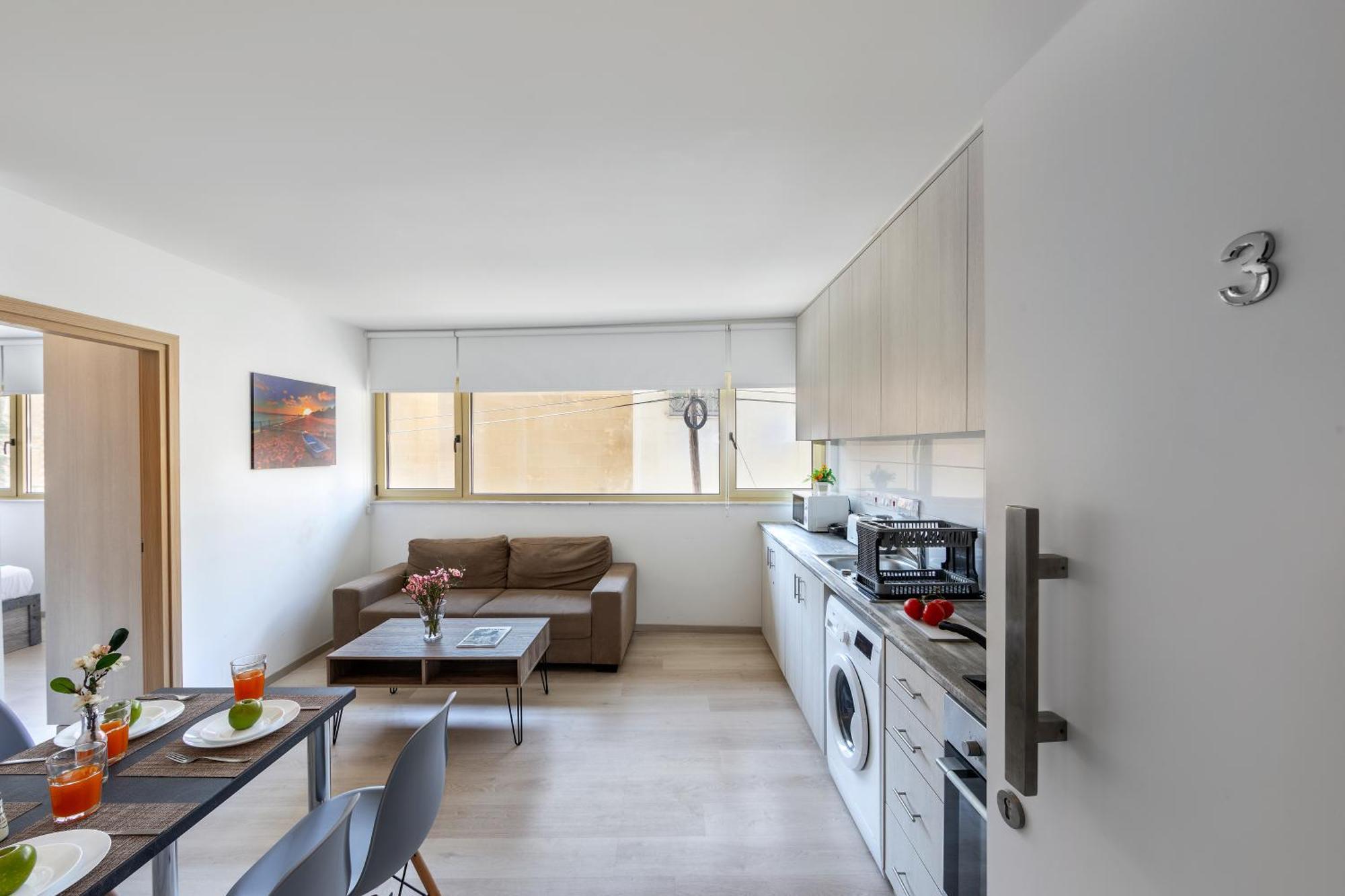 C-premium Apts 100m From And Centre * Larnaca