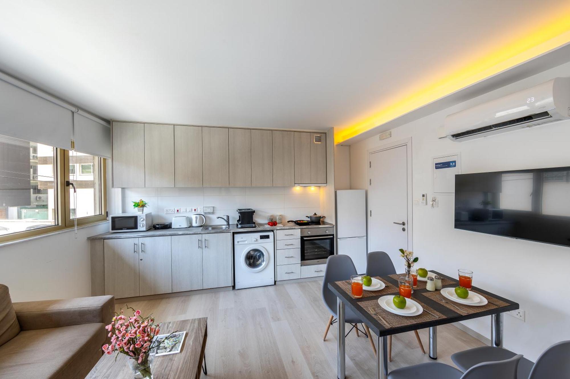 C-premium Apts 100m From And Centre * Larnaca
