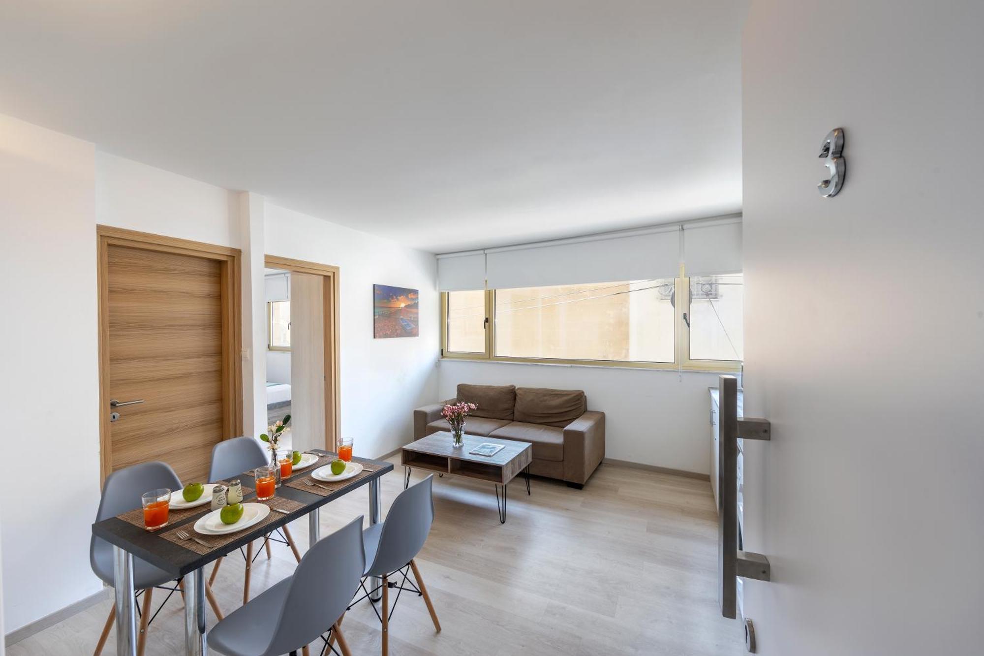 C-premium Apts 100m From And Centre Căn hộ Larnaca