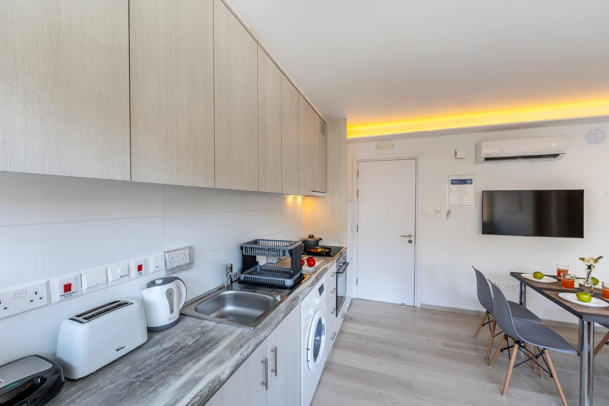 C-premium Apts 100m From And Centre Larnaca
