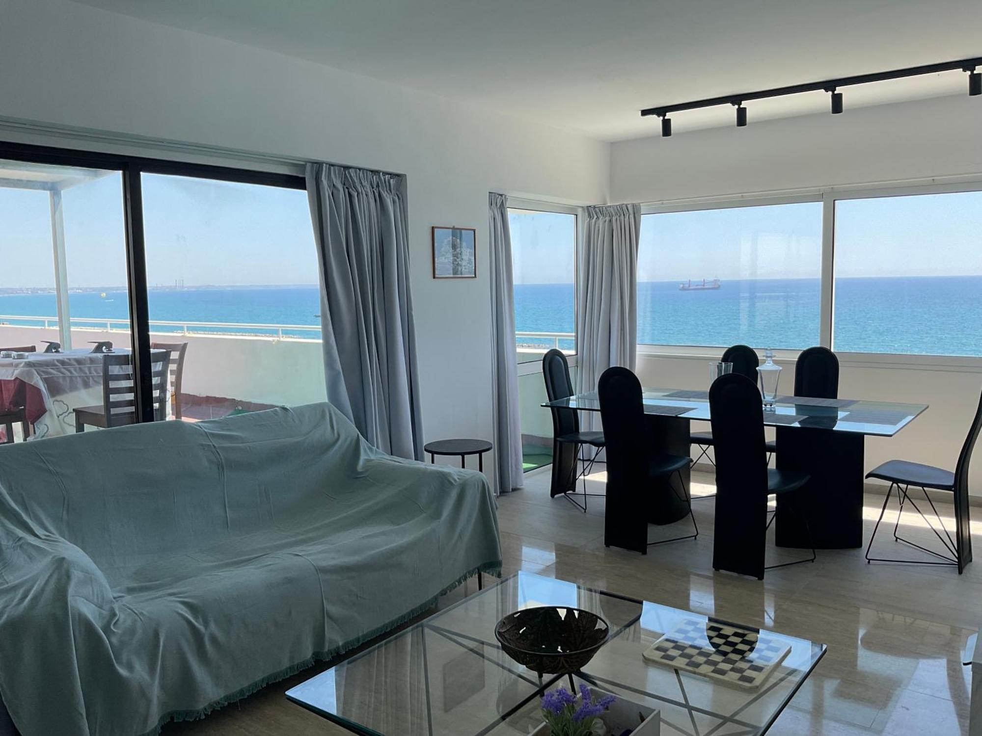 Stunning Top-floor Beachfront Apartment