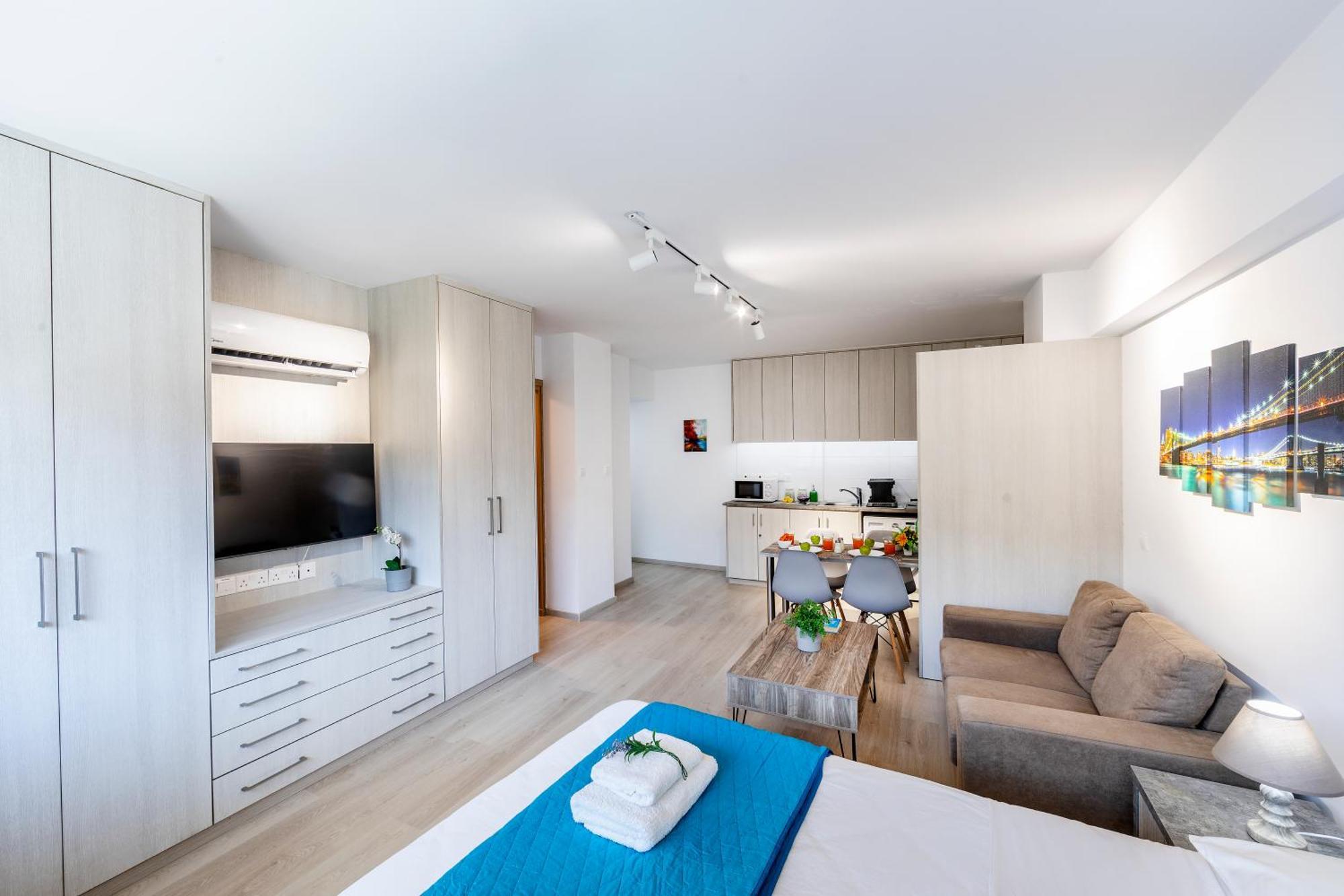 C-premium Apts 100m From And Centre Larnaca