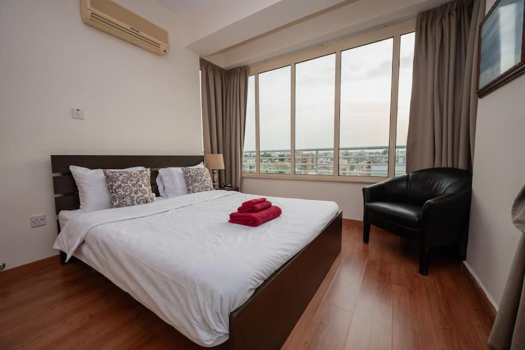Authentic Cyprus With Rooftop Apartment Larnaca