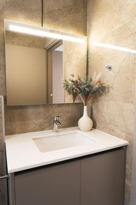 Apartment Mackenzie Story 2 Bdr Luxe Flat
