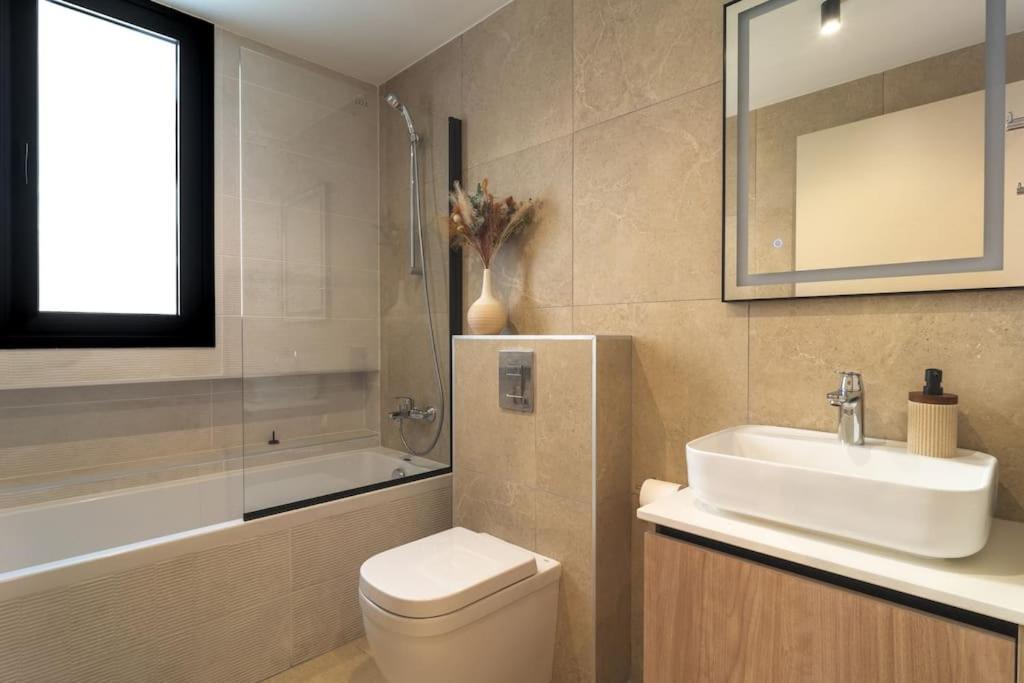 Mackenzie Sands 2 Bdr Luxe Flat * Larnaca