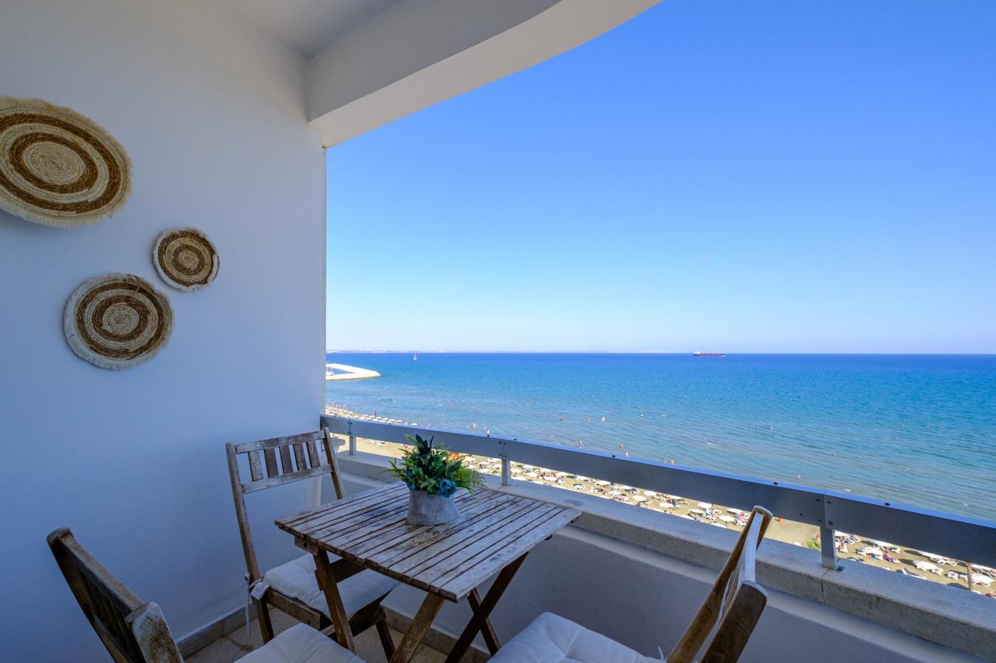 Lazuli Sea View Beachfront- Ap 61 Apartment *